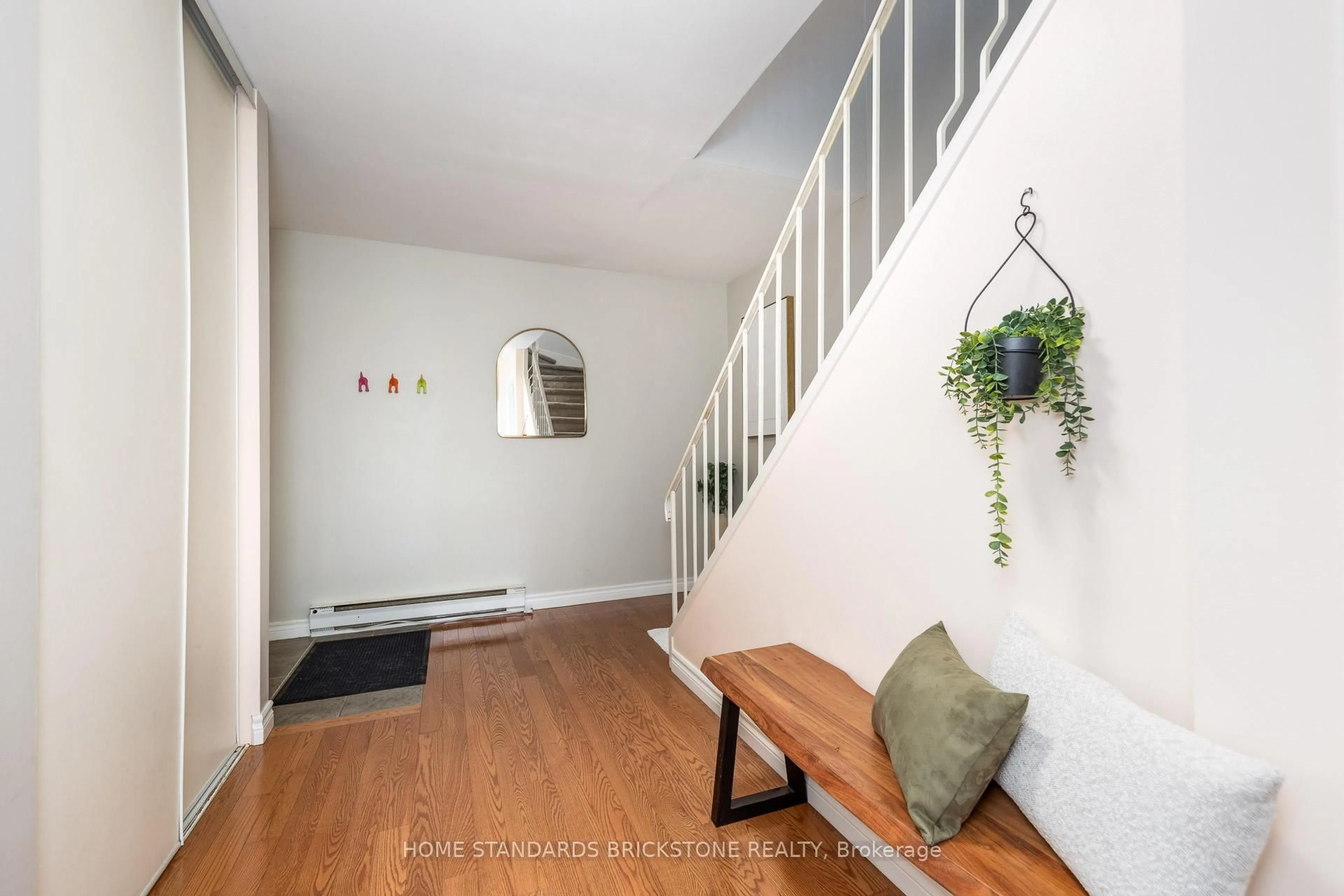 Indoor entryway for 11 Reith Way, Markham Ontario L3T 5C6