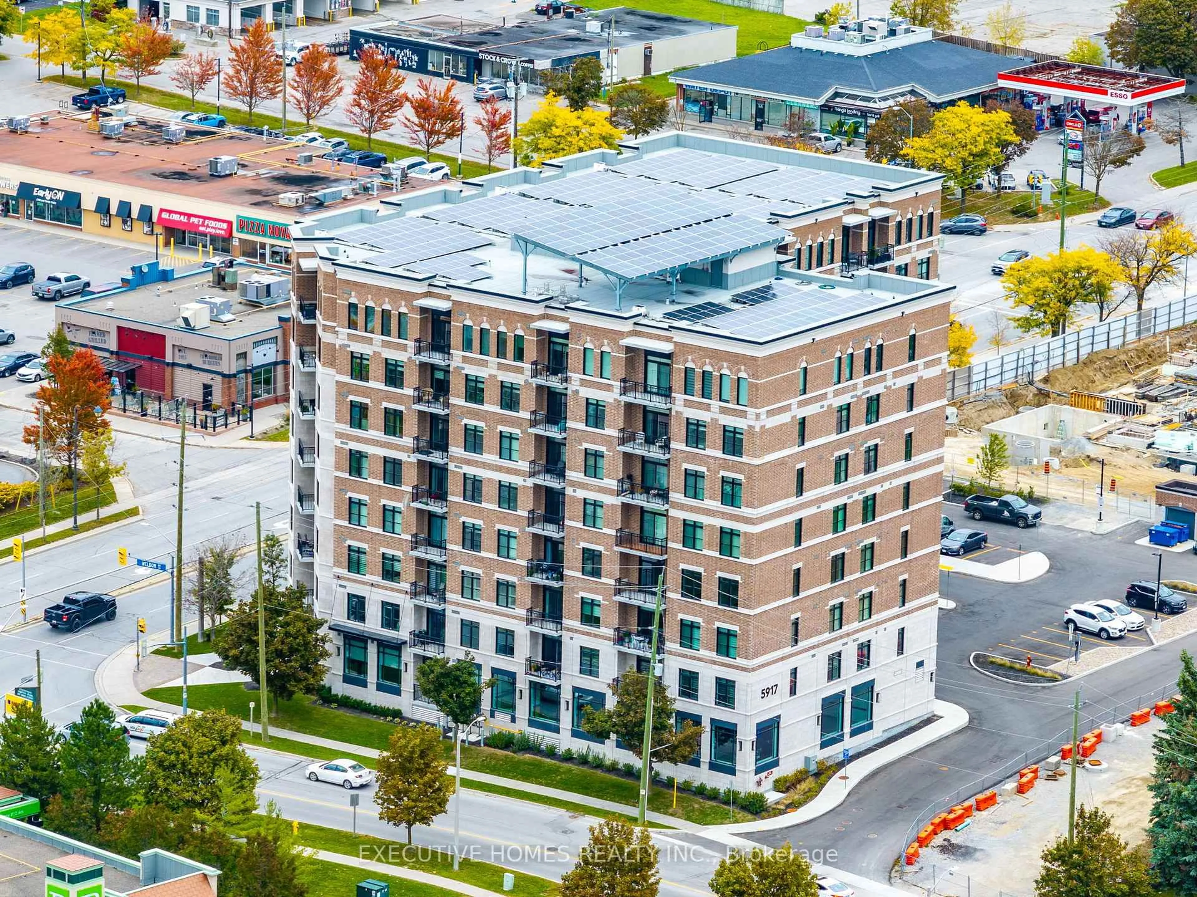 A pic from outside/outdoor area/front of a property/back of a property/a pic from drone, building for 5917 Main St #413, Whitchurch-Stouffville Ontario L4Z 1W7