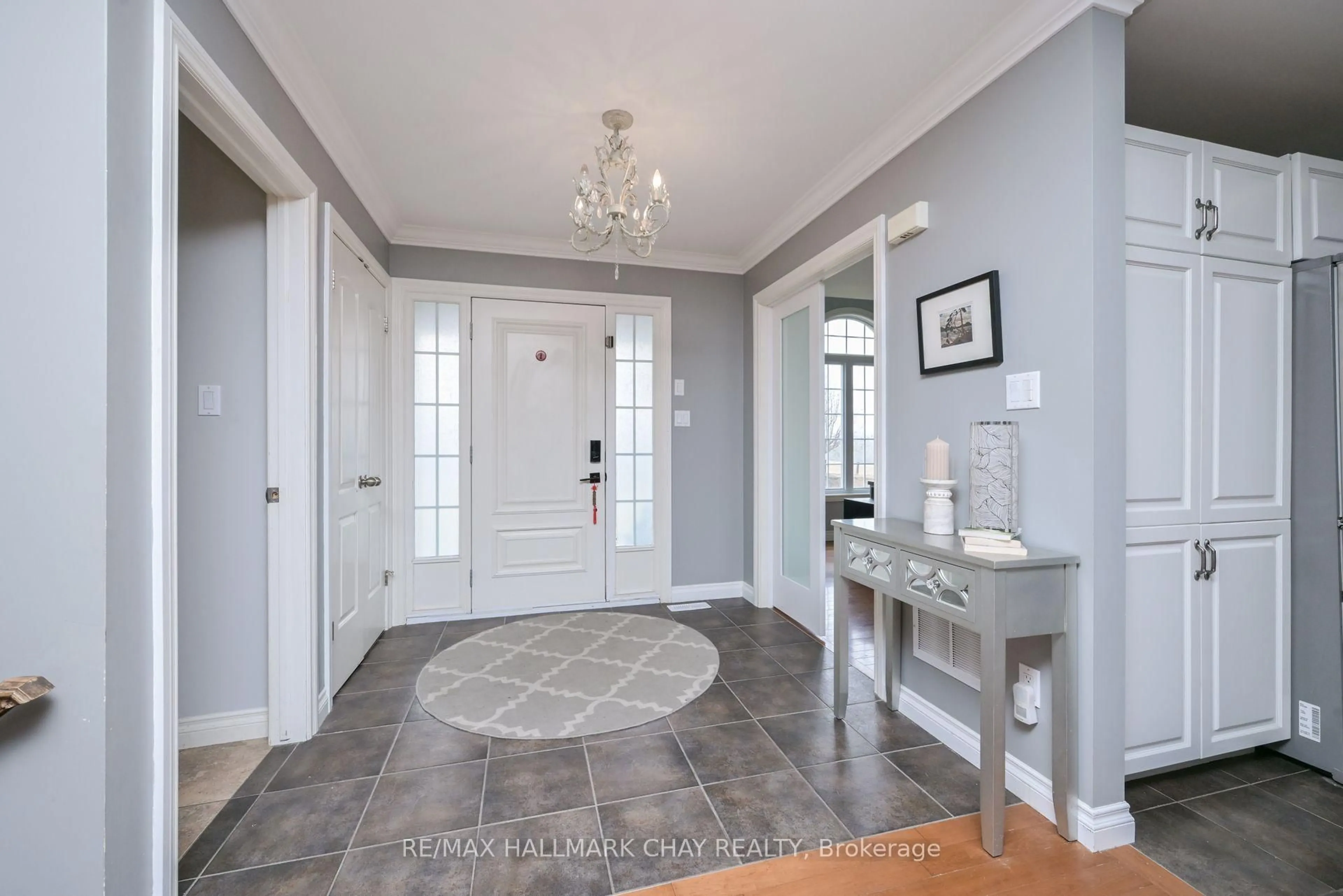 Indoor entryway for 7629 Keenansville Rd, Adjala-Tosorontio Ontario L0G 1W0