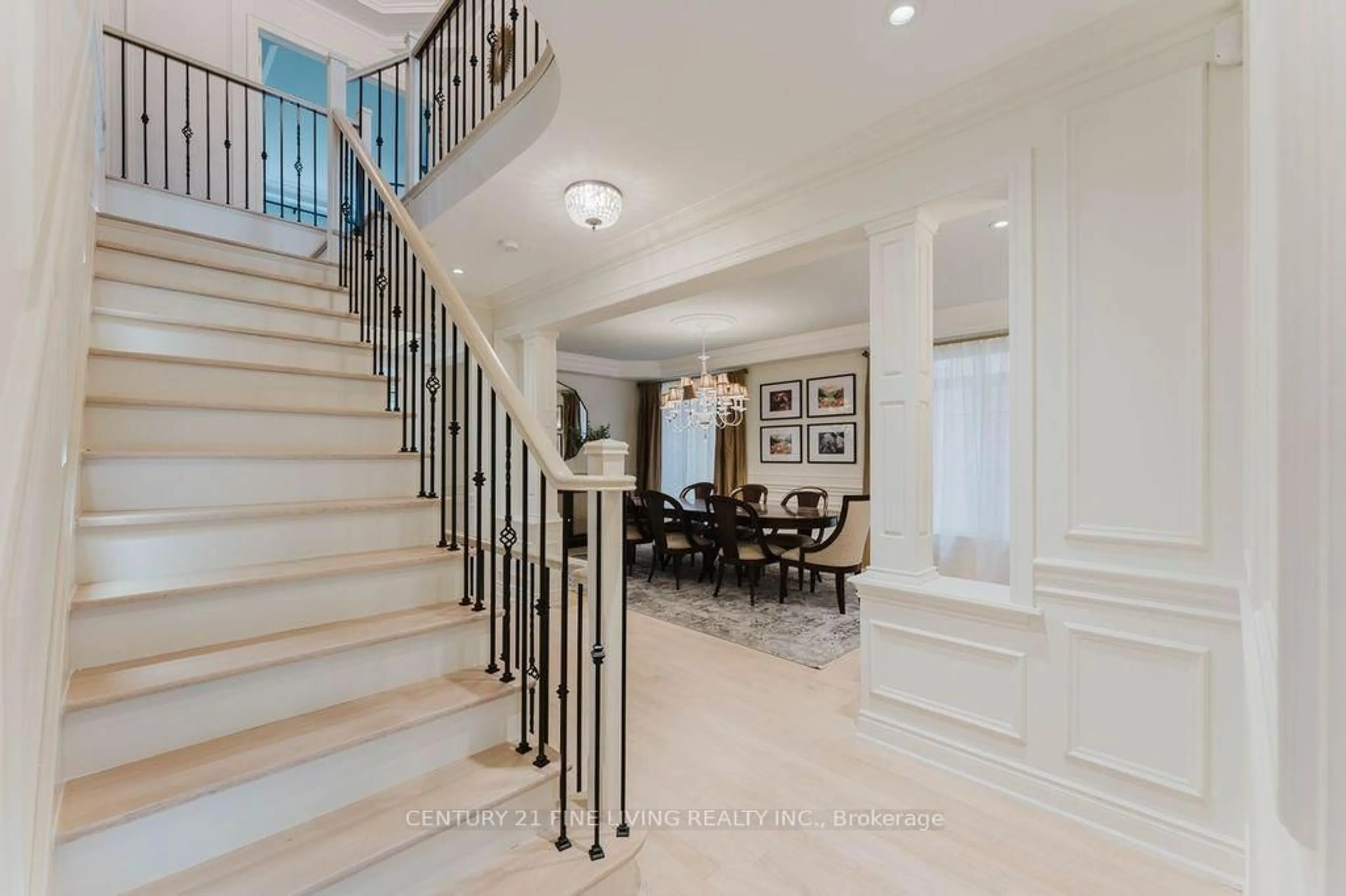 Indoor foyer for 96 Wolf Creek Cres, Vaughan Ontario L6A 4B9