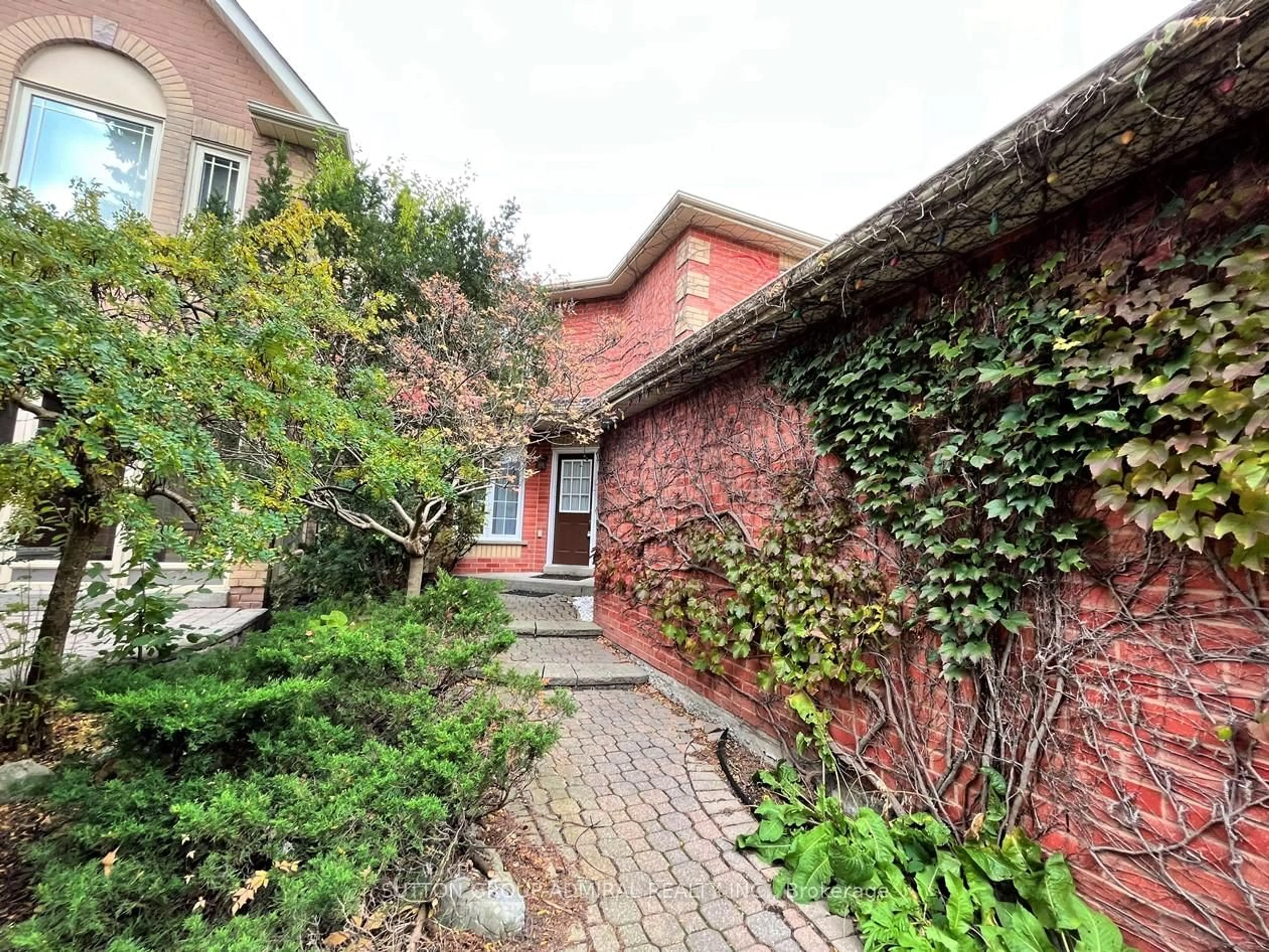 Home with brick exterior material, street for 71 Covent Cres, Aurora Ontario L4G 6R1