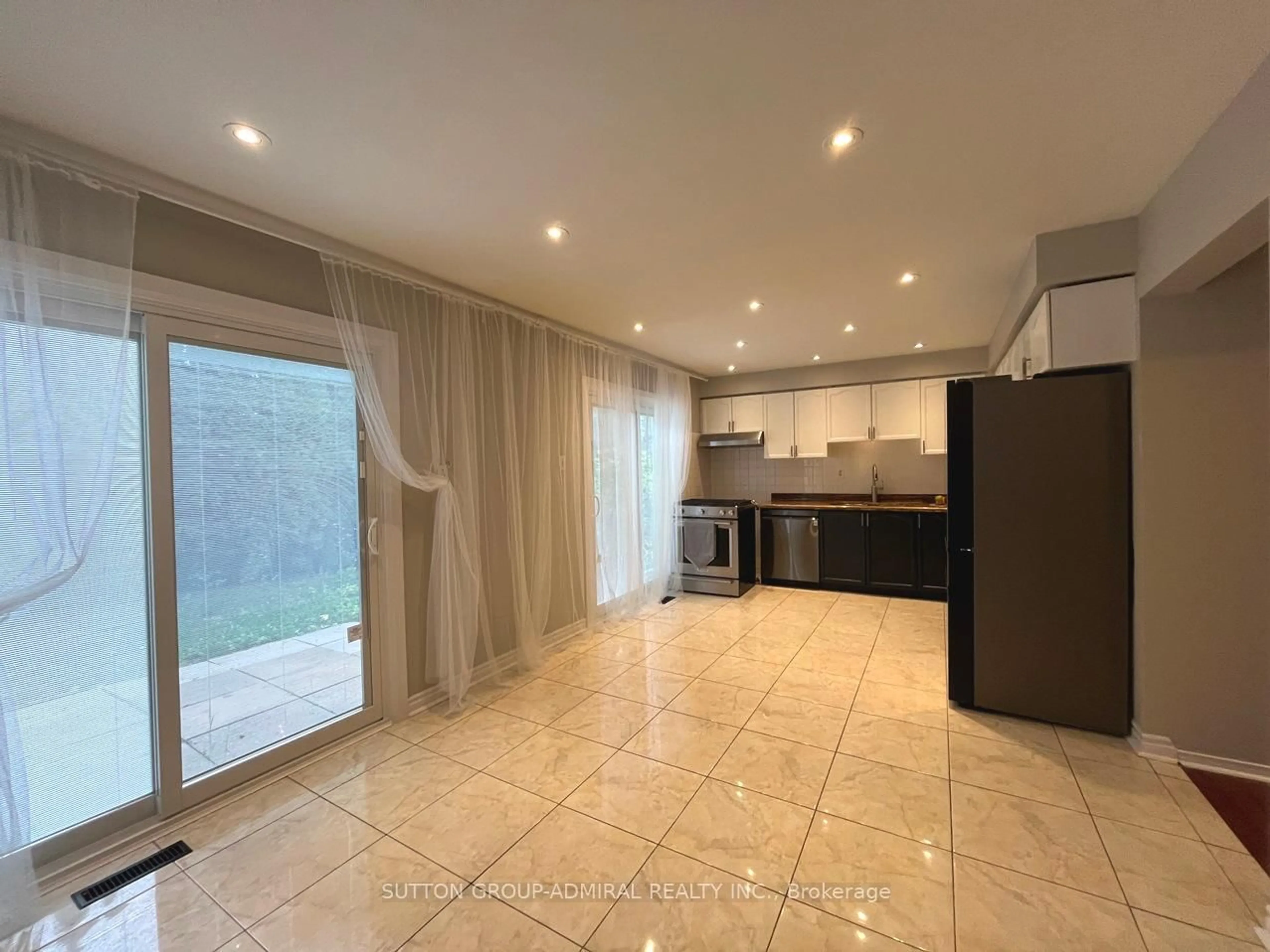 A pic of a room for 71 Covent Cres, Aurora Ontario L4G 6R1