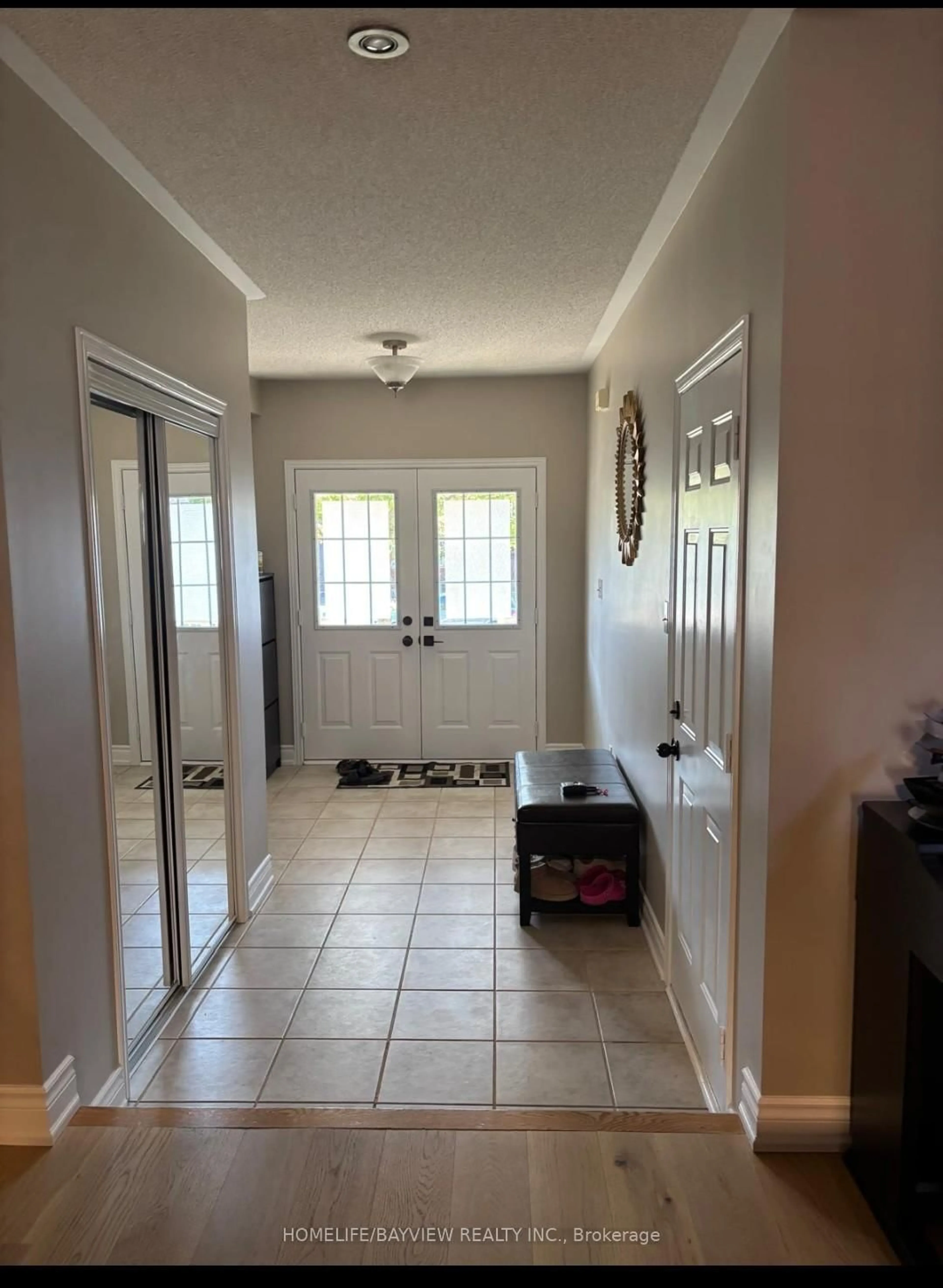 Indoor entryway for 16 Selkirk Dr, Richmond Hill Ontario L4B 4P5