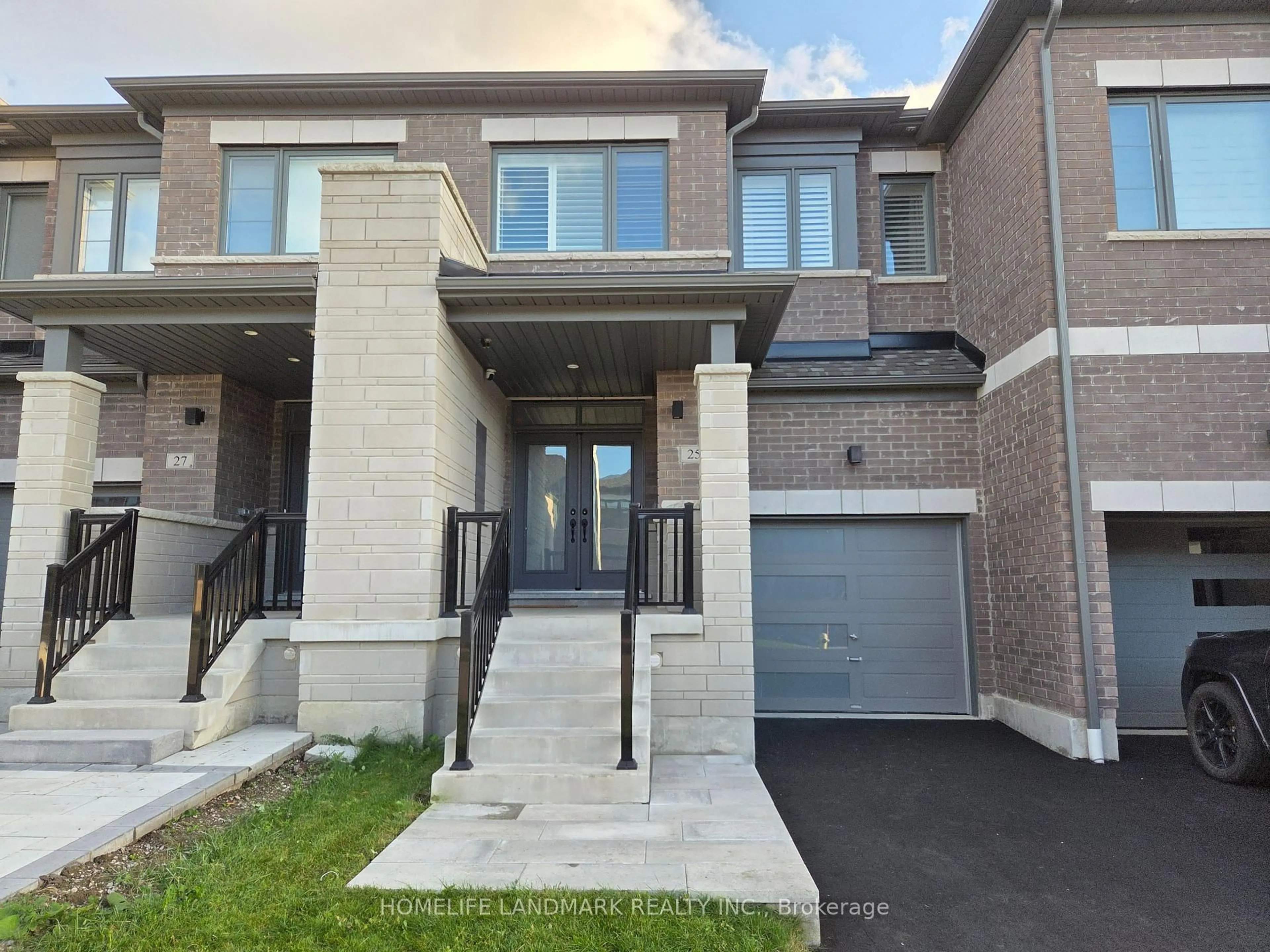 Home with brick exterior material, street for 25 Markview Rd, Whitchurch-Stouffville Ontario L4A 4W1