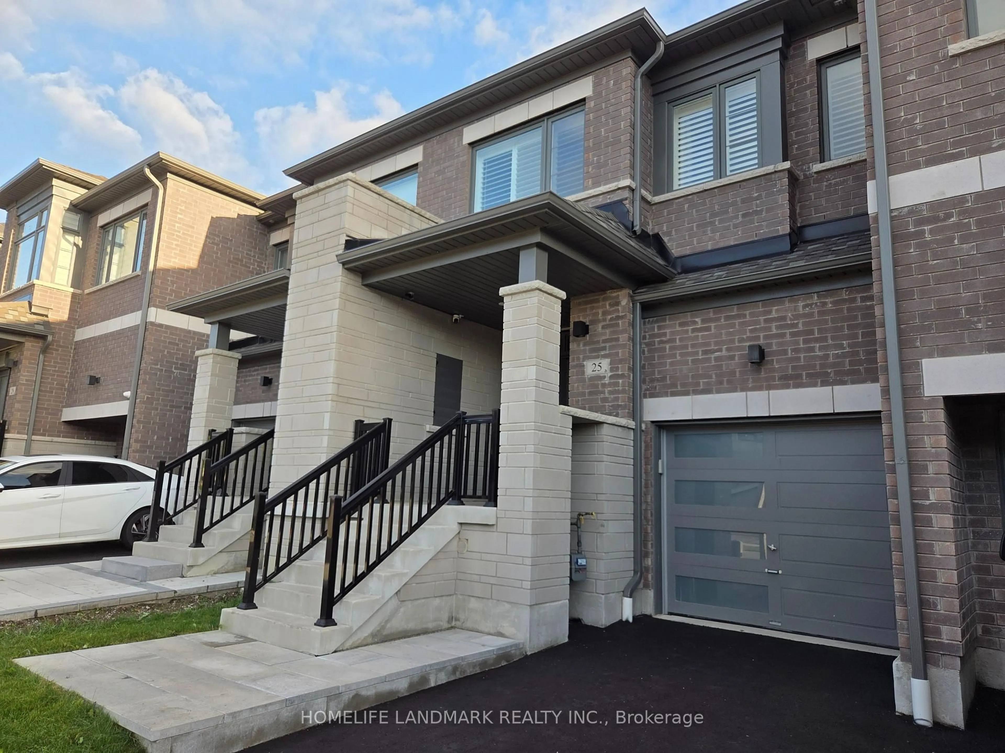 Home with brick exterior material, street for 25 Markview Rd, Whitchurch-Stouffville Ontario L4A 4W1