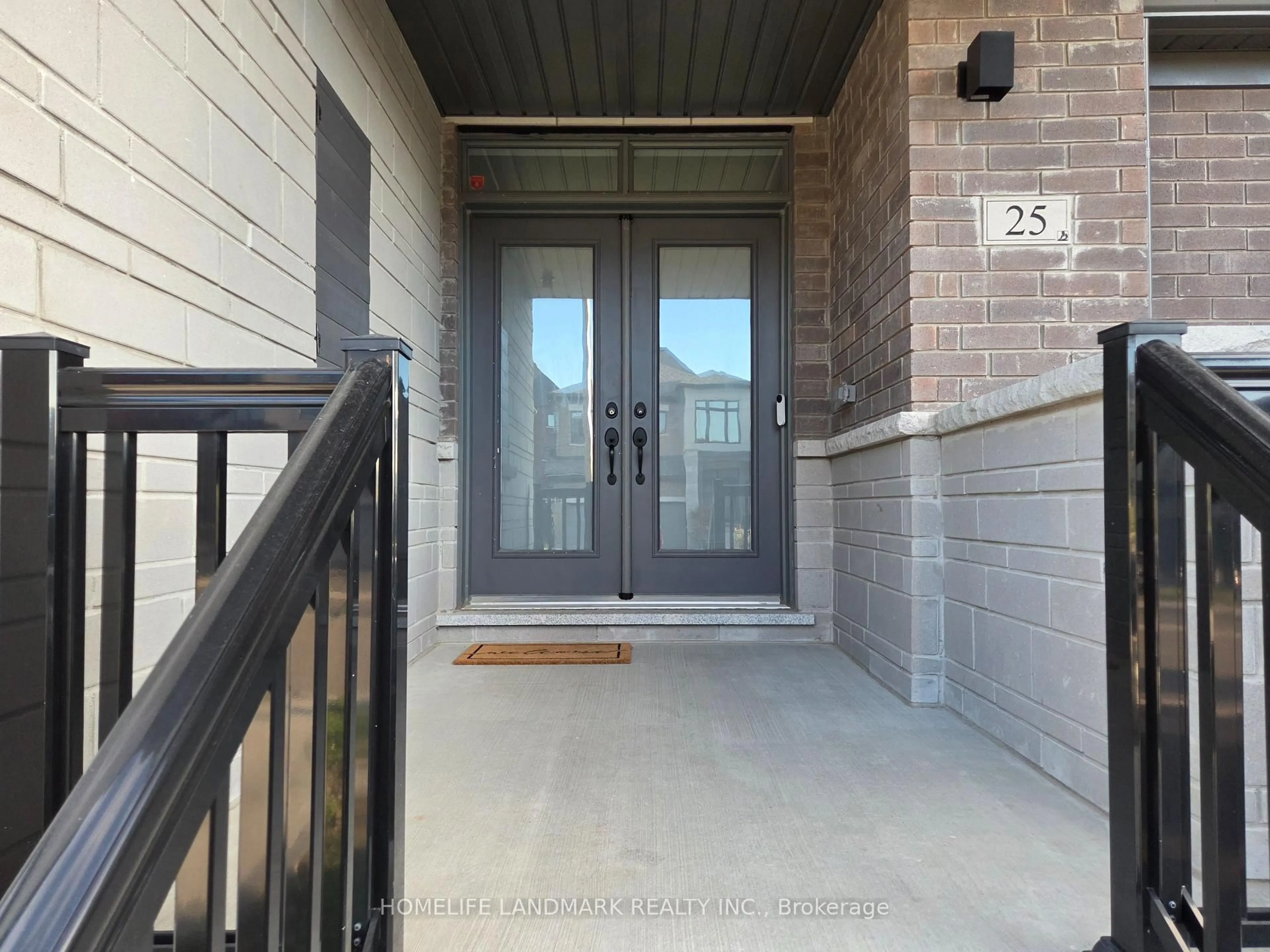 Indoor entryway for 25 Markview Rd, Whitchurch-Stouffville Ontario L4A 4W1