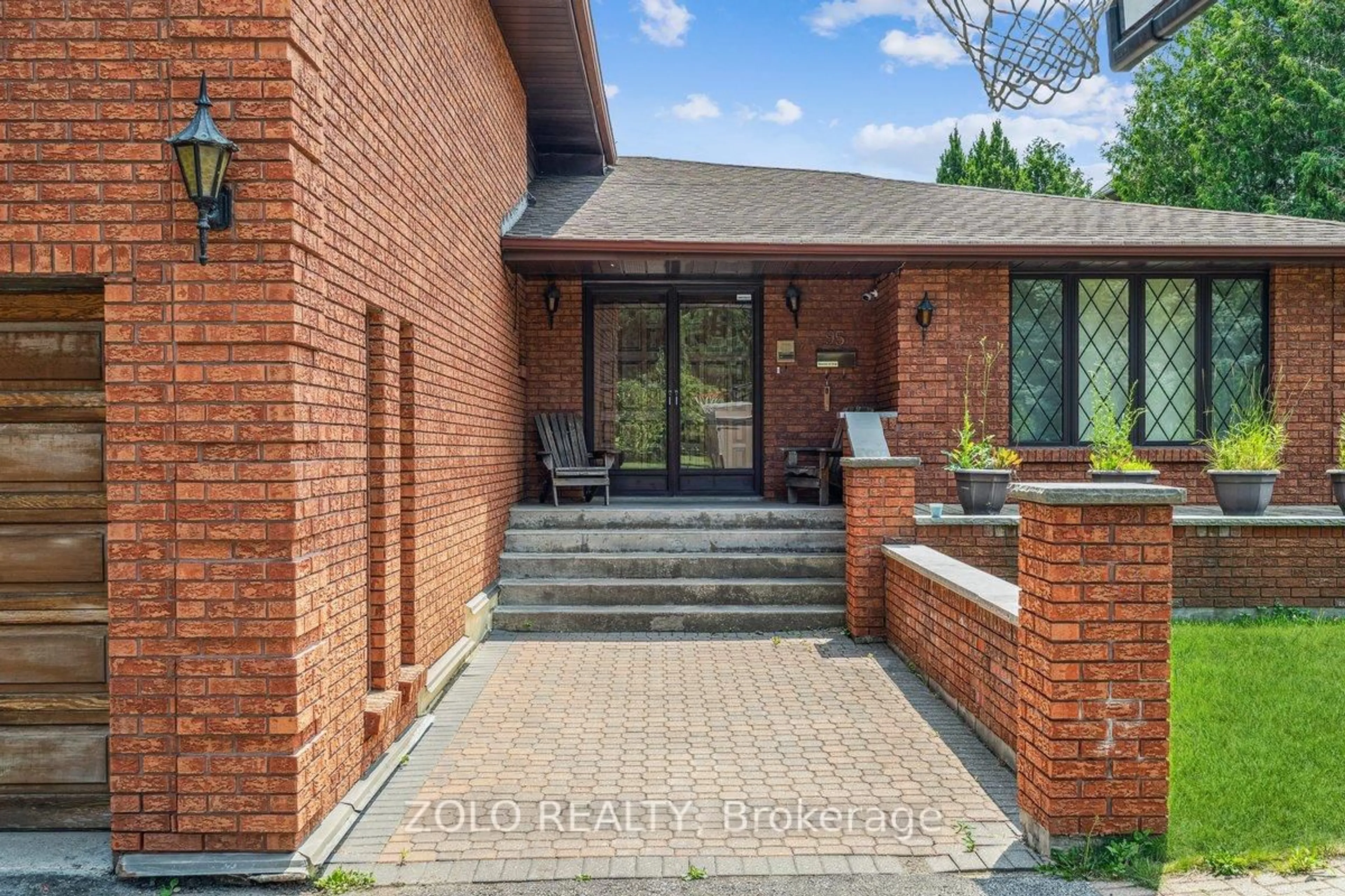 Home with brick exterior material, street for 95 Pemberton Rd, Richmond Hill Ontario L4C 3T6