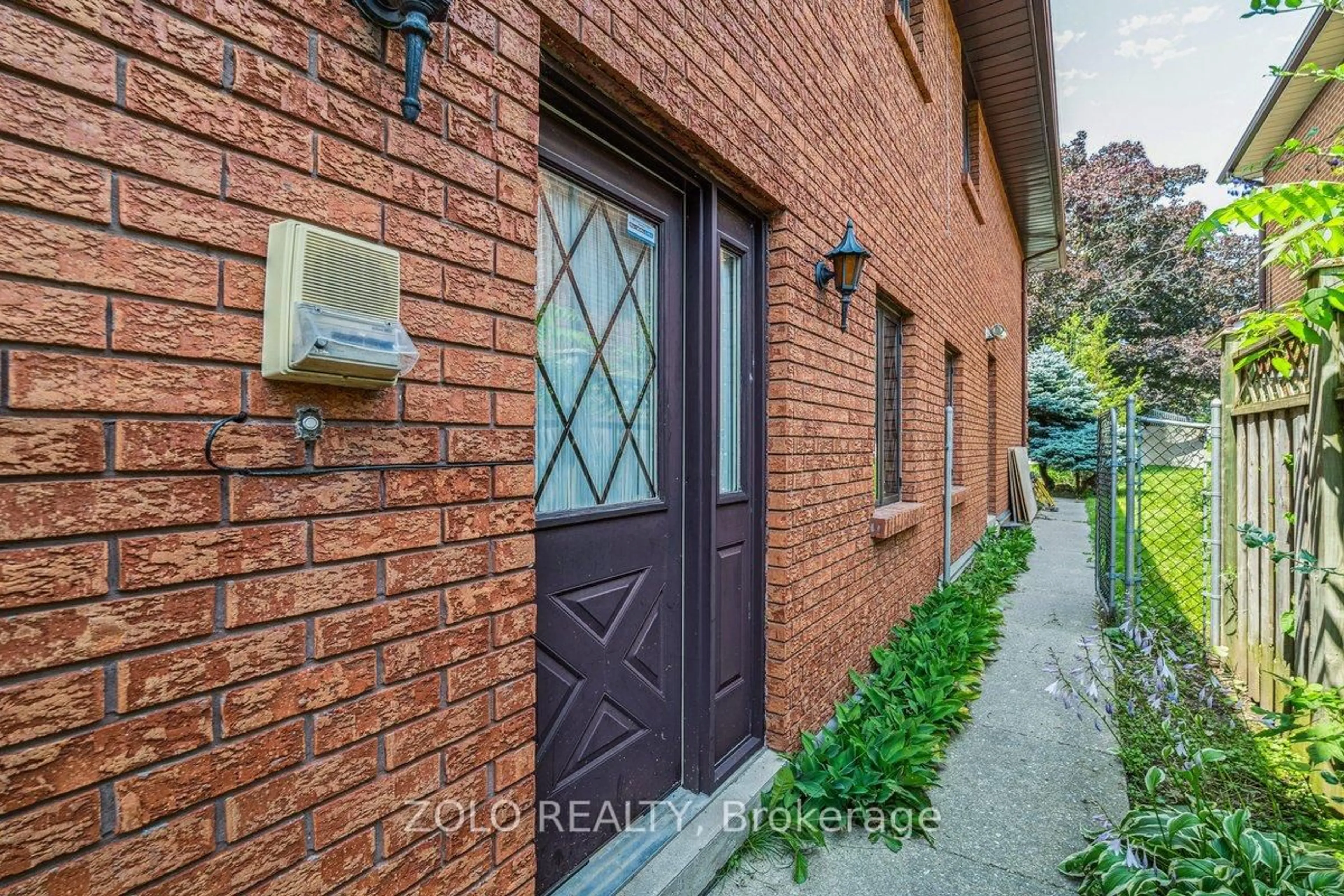Home with brick exterior material, street for 95 Pemberton Rd, Richmond Hill Ontario L4C 3T6