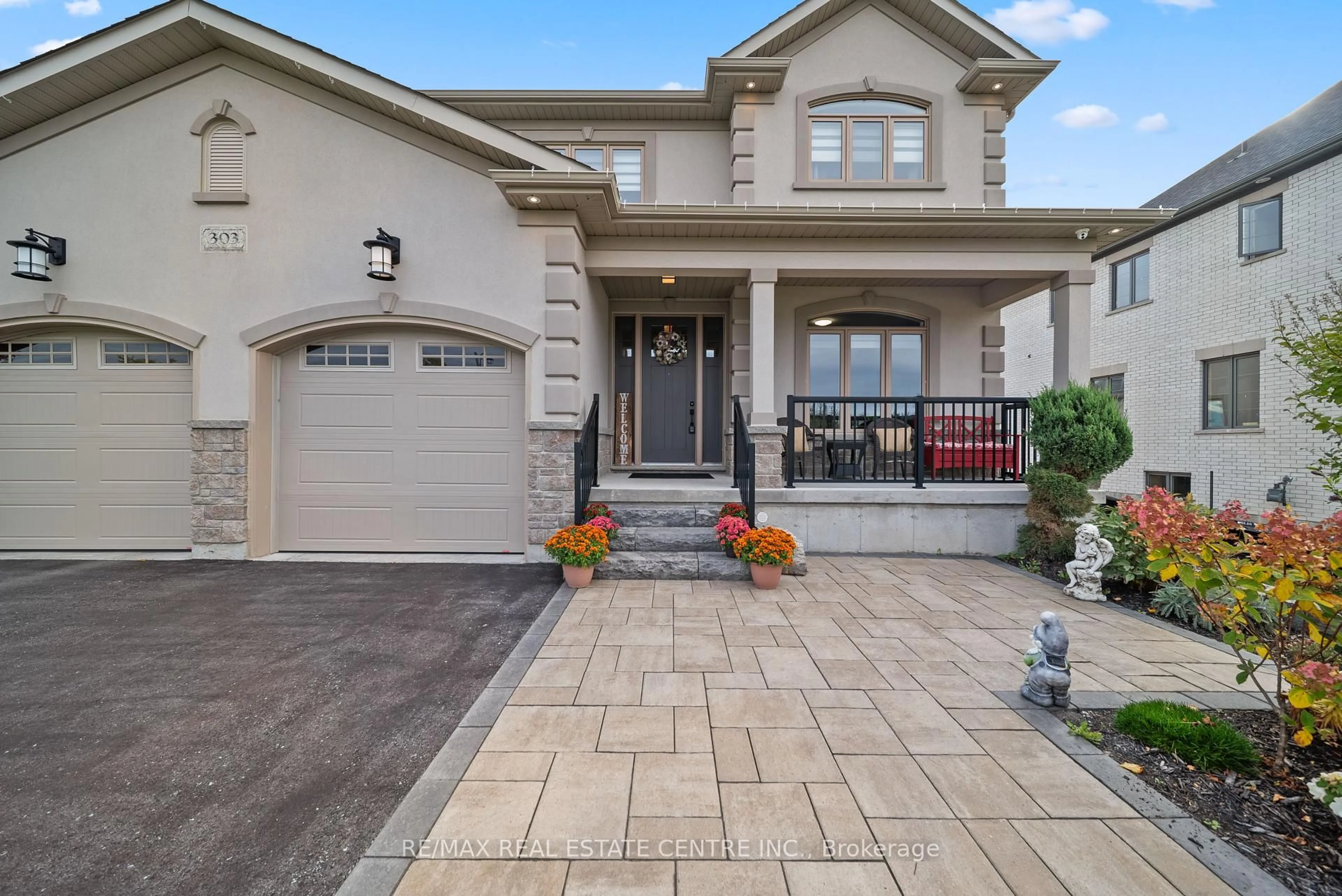 Home with brick exterior material, street for 303 Sunnybrae Ave, Innisfil Ontario L9S 1E5