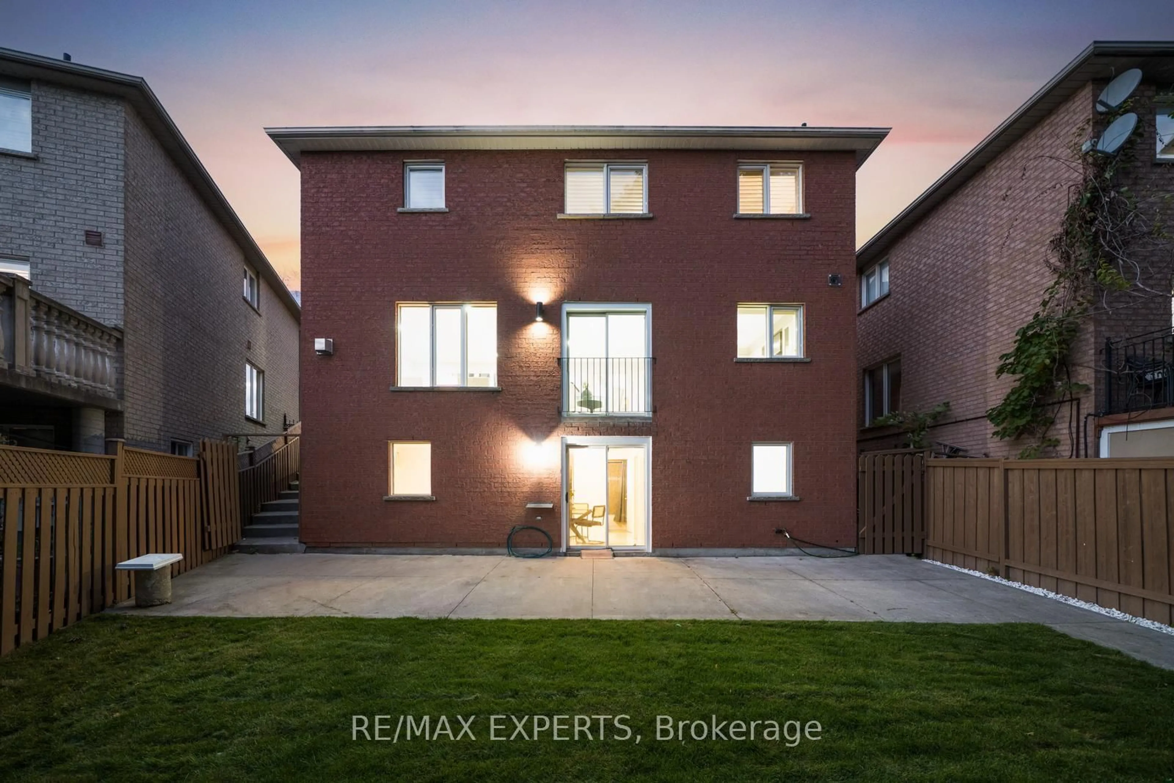 Unknown for 147 Ashton Dr, Vaughan Ontario L6A 2T8