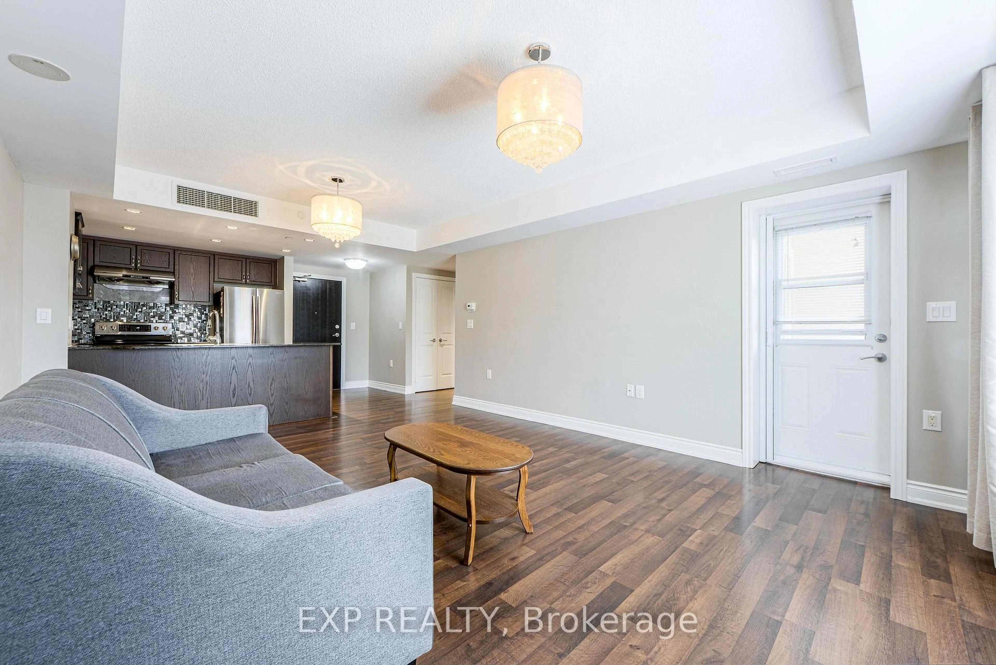 Living room with furniture, wood/laminate floor for 149 Church St #418, King Ontario L0G 1T0