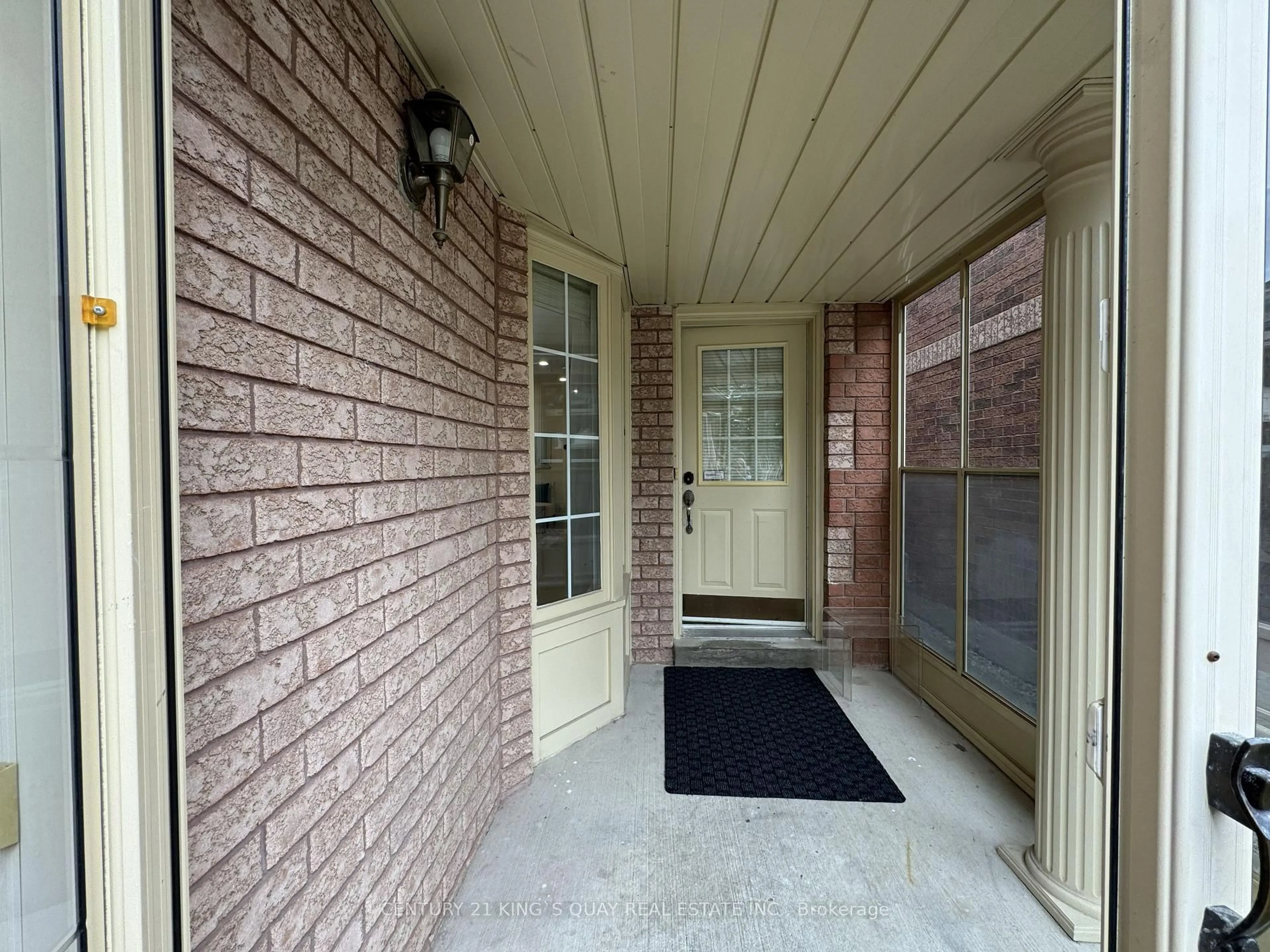 Indoor entryway for 114 Greensboro Dr, Markham Ontario L3R 0W1