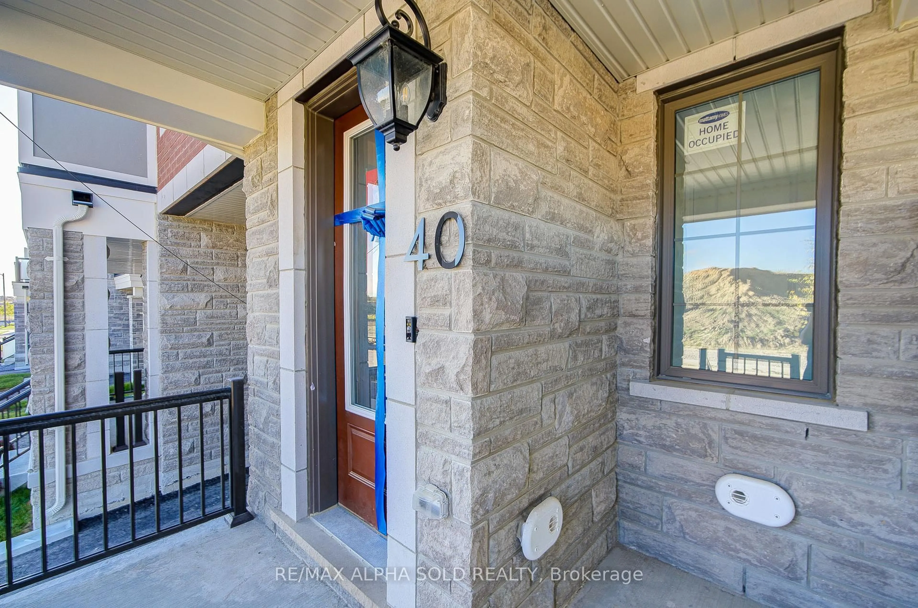 Indoor entryway for 40 Azure Dr, Markham Ontario L6C 3M4