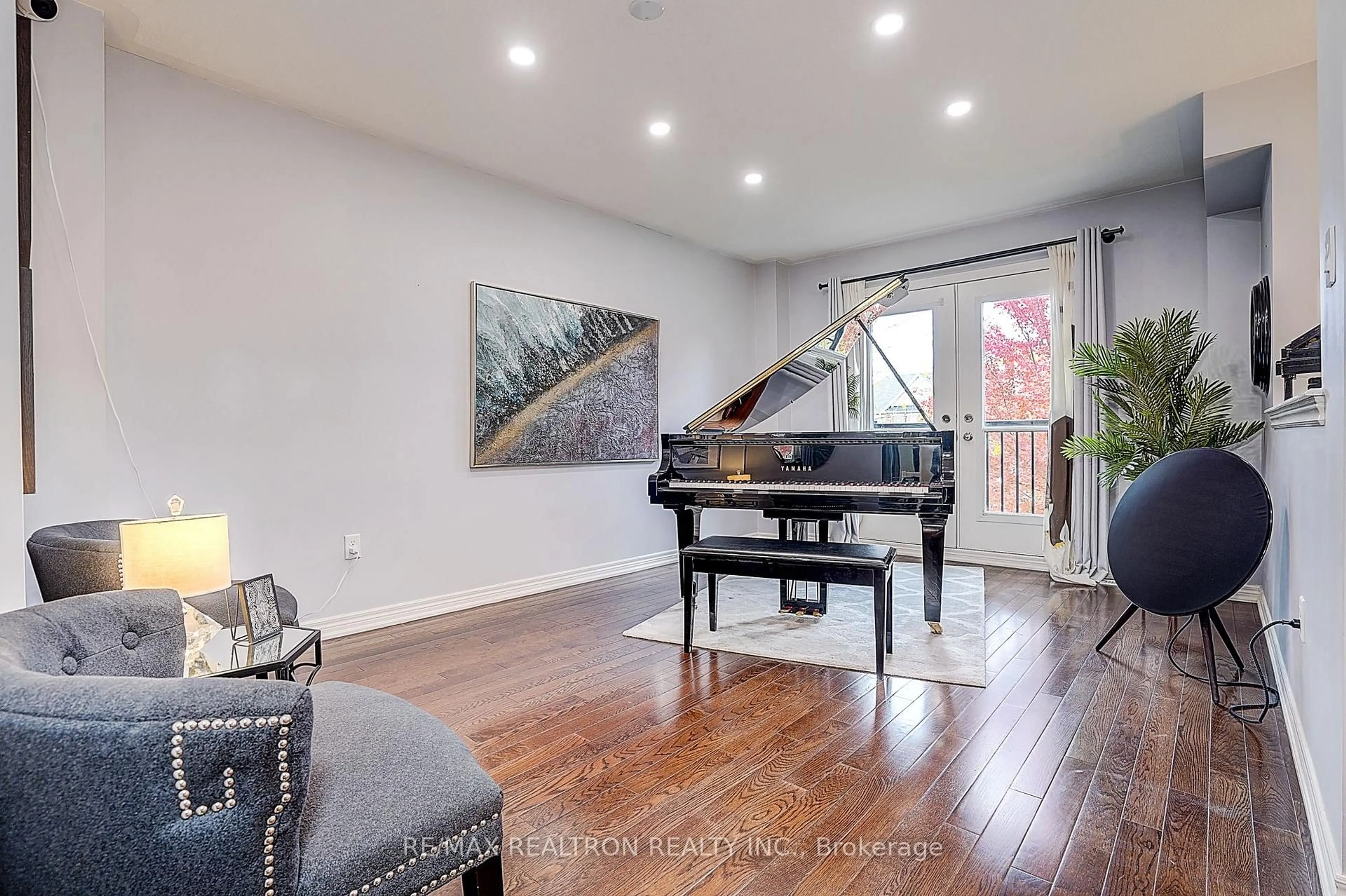 Living room with furniture, wood/laminate floor for 976 Millard St, Whitchurch-Stouffville Ontario L4A 0T2