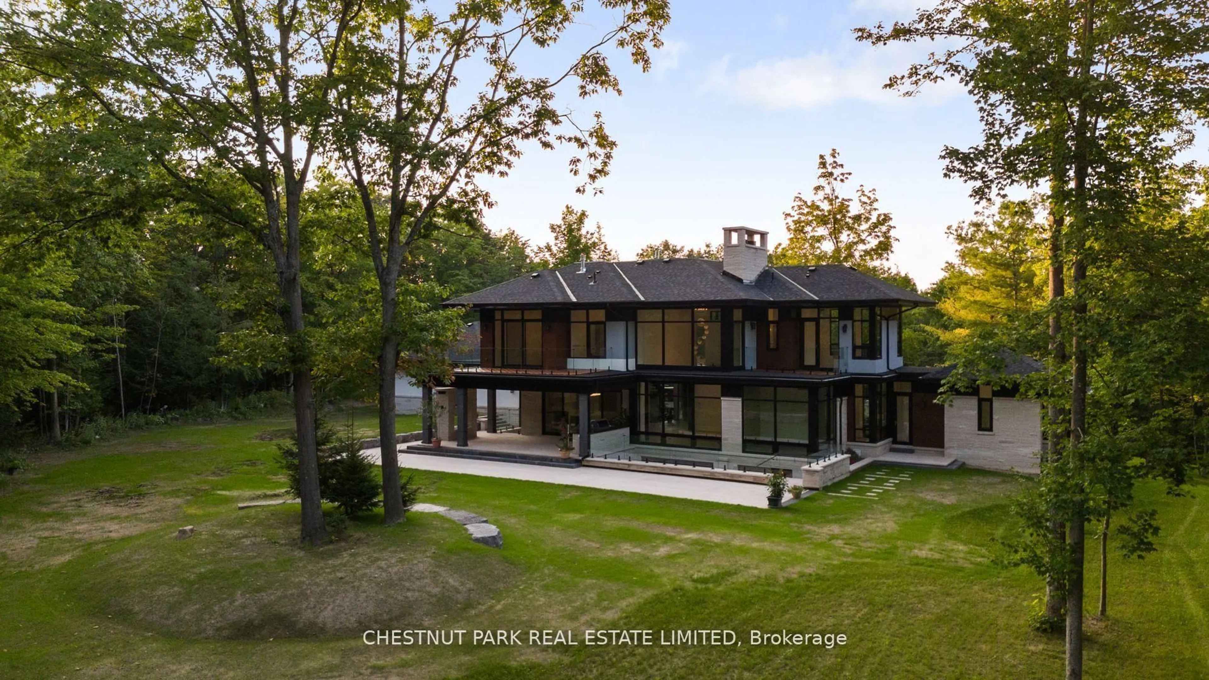 A pic from outside/outdoor area/front of a property/back of a property/a pic from drone, unknown for 547 Old Stouffville Rd, Uxbridge Ontario L9P 1R4