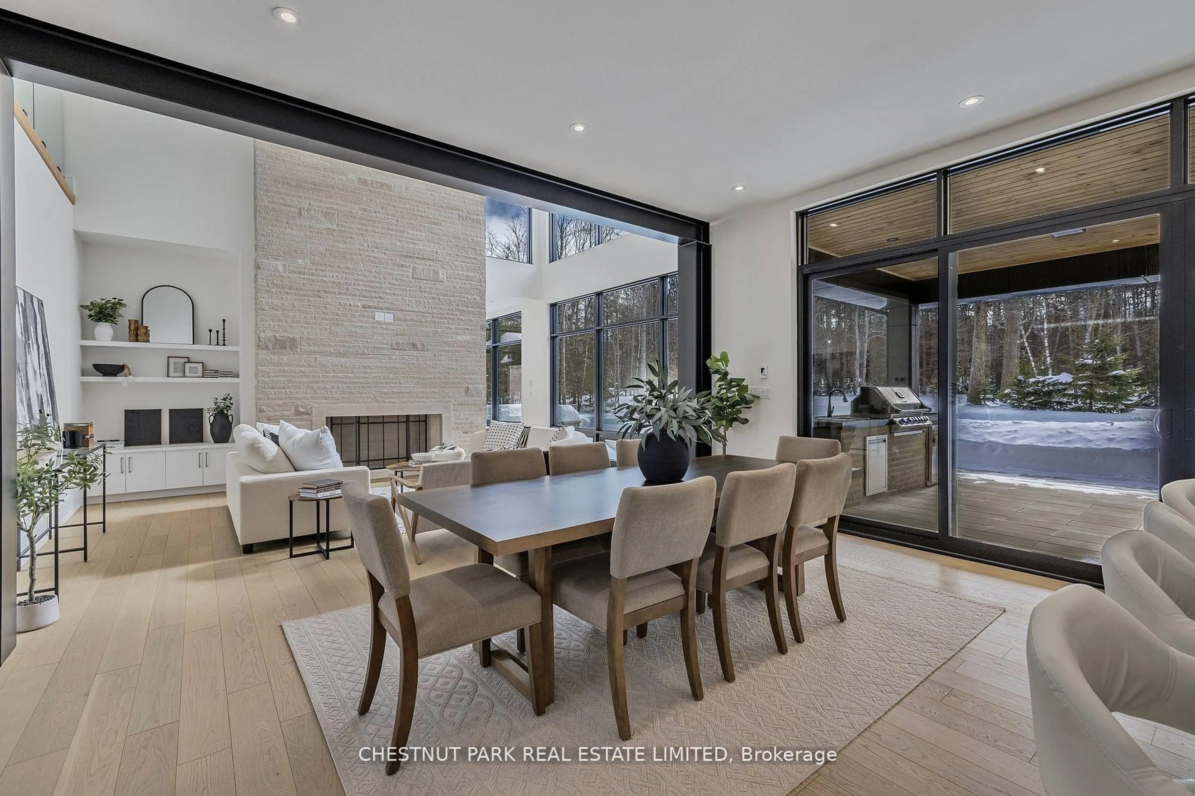 Dining room, ceramic/tile floor for 547 Old Stouffville Rd, Uxbridge Ontario L9P 1R4