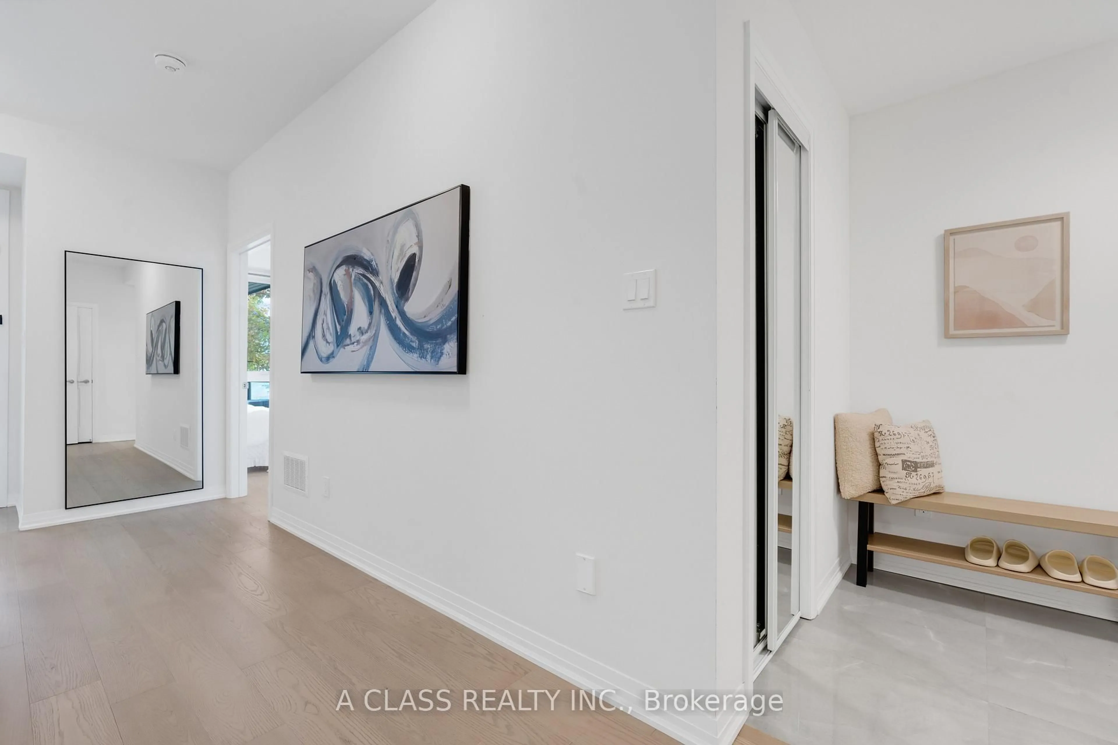 Indoor entryway for 1669 Bur Oak Ave, Markham Ontario L6E 0V2
