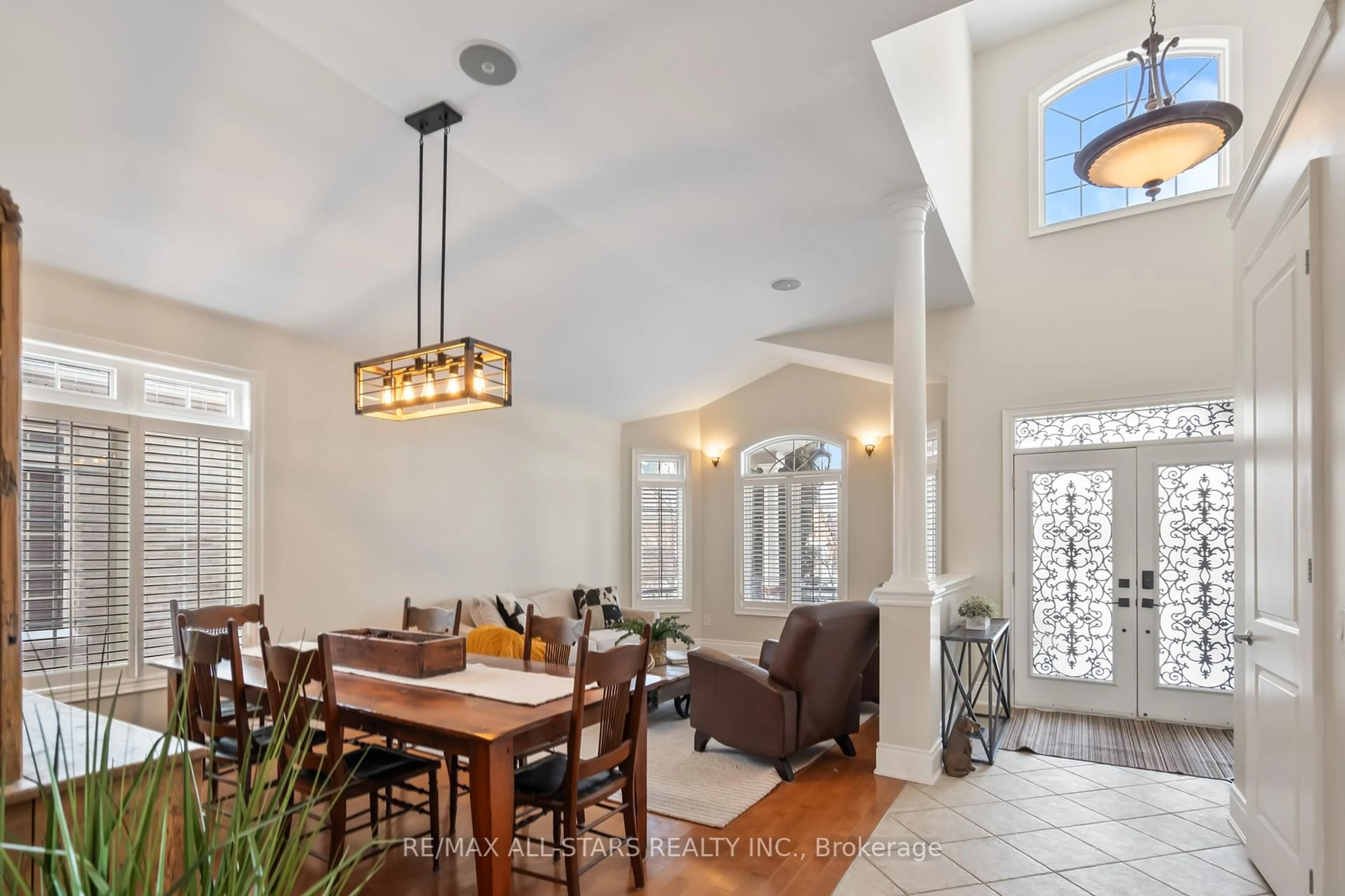 Dining room, ceramic/tile floor for 10 Sunrise Ridge Tr, Whitchurch-Stouffville Ontario L4A 0C9