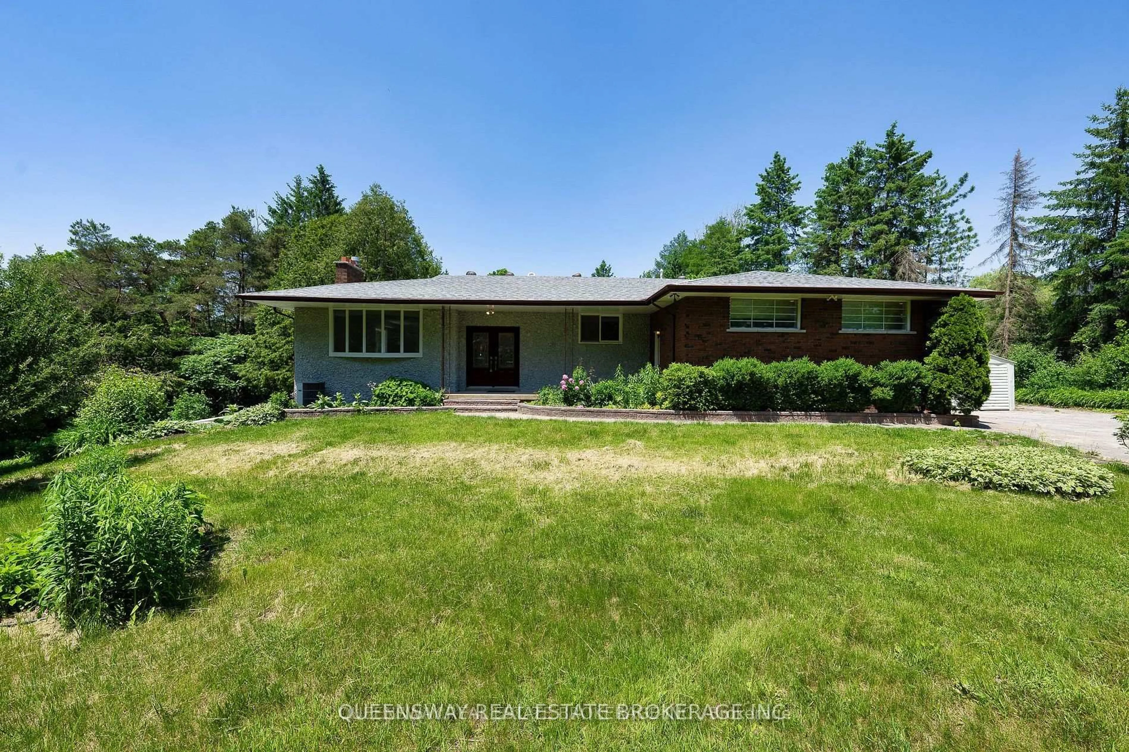 A pic from outside/outdoor area/front of a property/back of a property/a pic from drone, unknown for 1268 15th Sdrd, King Ontario L7B 1K5
