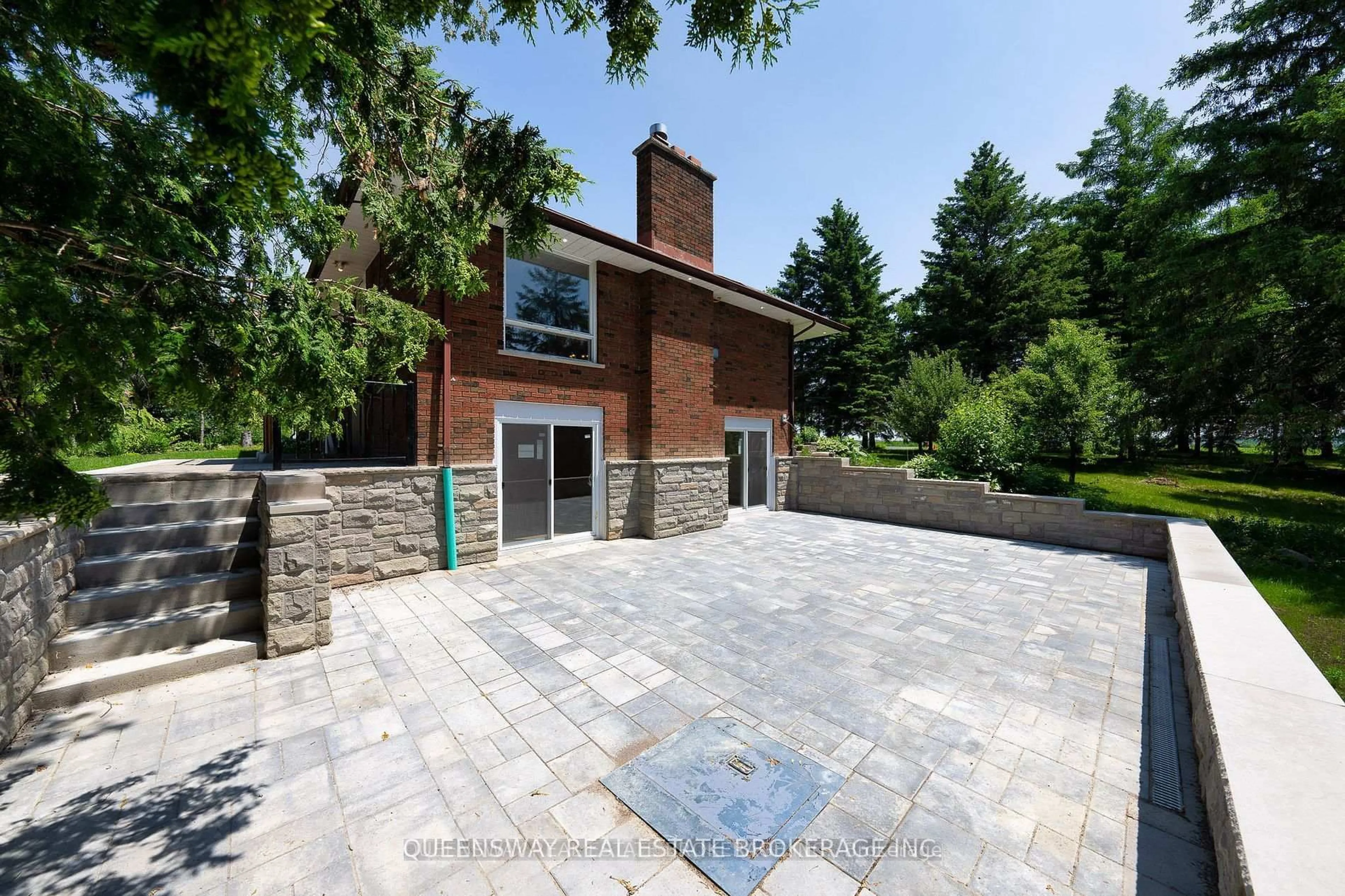 A pic from outside/outdoor area/front of a property/back of a property/a pic from drone, street for 1268 15th Sdrd, King Ontario L7B 1K5