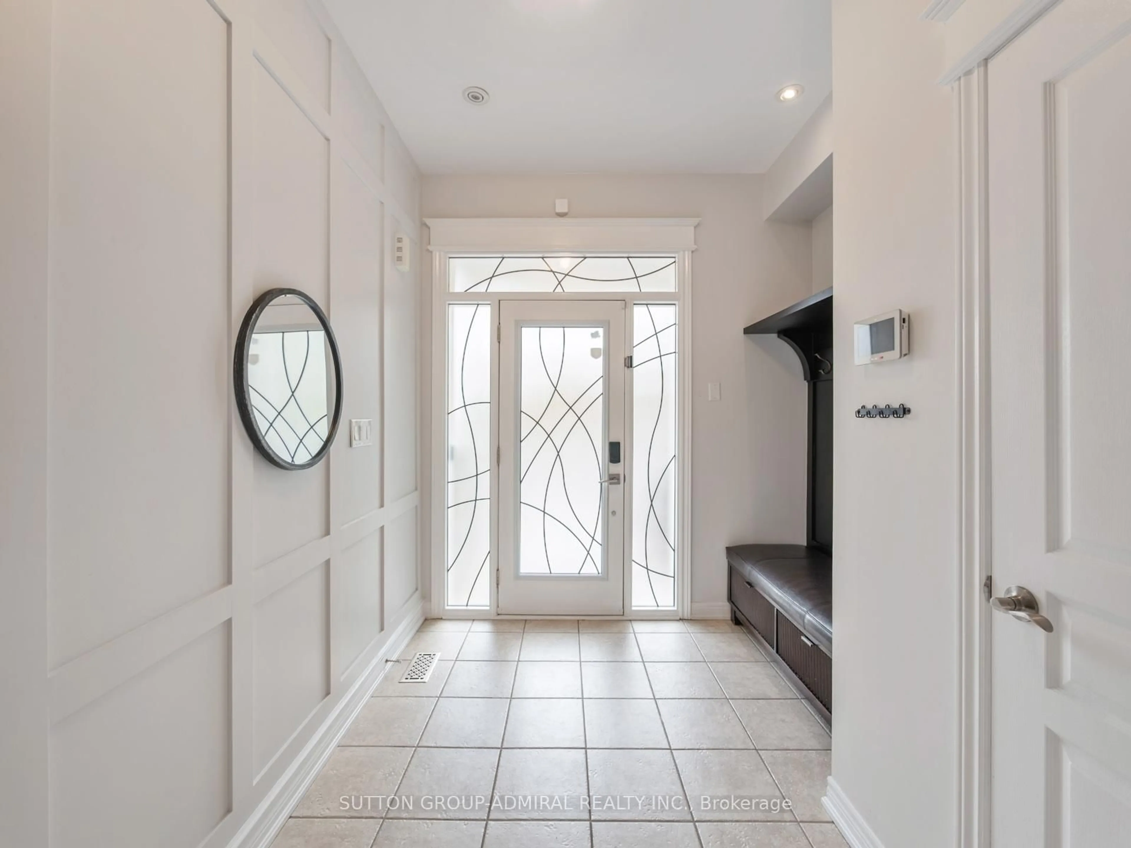 Indoor entryway for 362 William Dunn Cres, Newmarket Ontario L3X 3L3