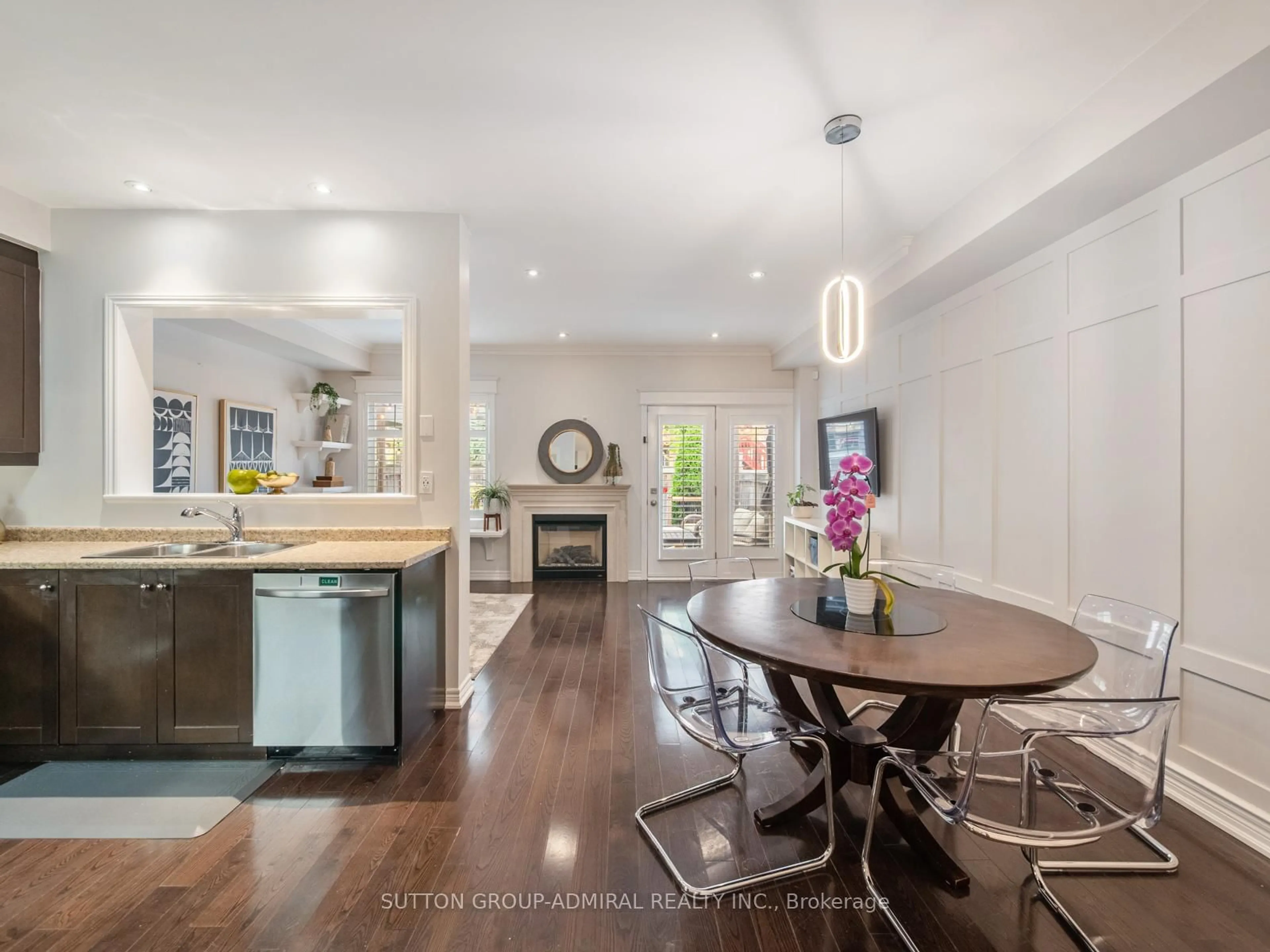 Open concept kitchen, unknown for 362 William Dunn Cres, Newmarket Ontario L3X 3L3