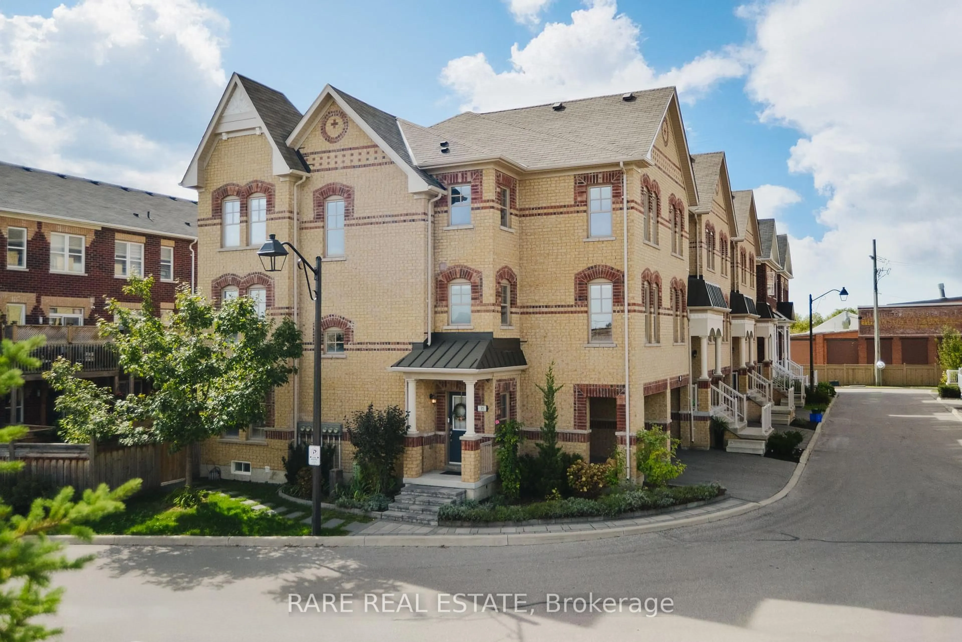 Patio, street for 10 Porter Ave #35, Vaughan Ontario L4L 0H1