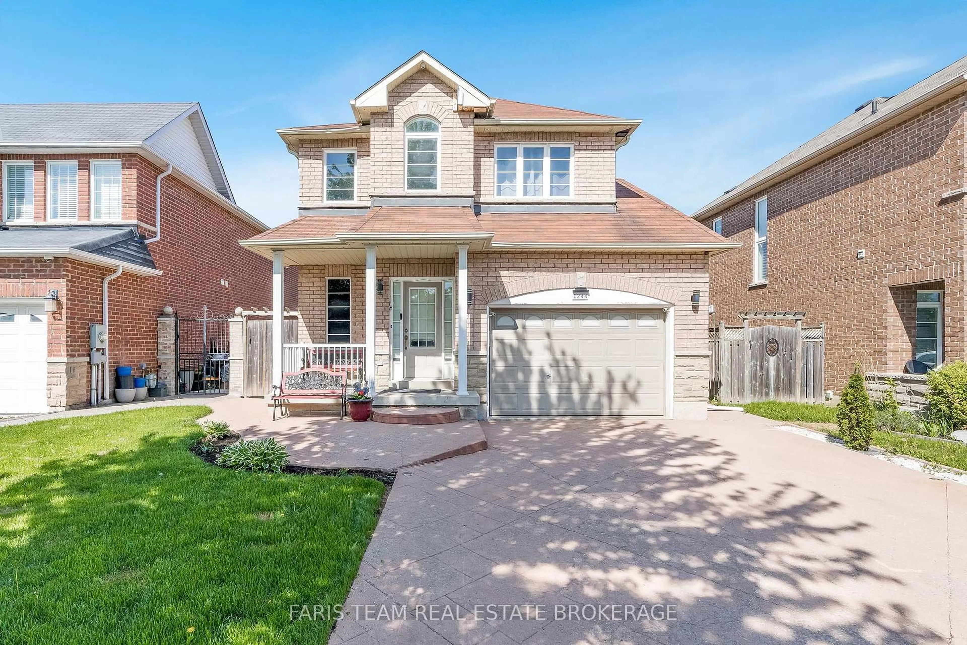 Home with brick exterior material, street for 1244 Mary-Lou St, Innisfil Ontario L9S 0E5