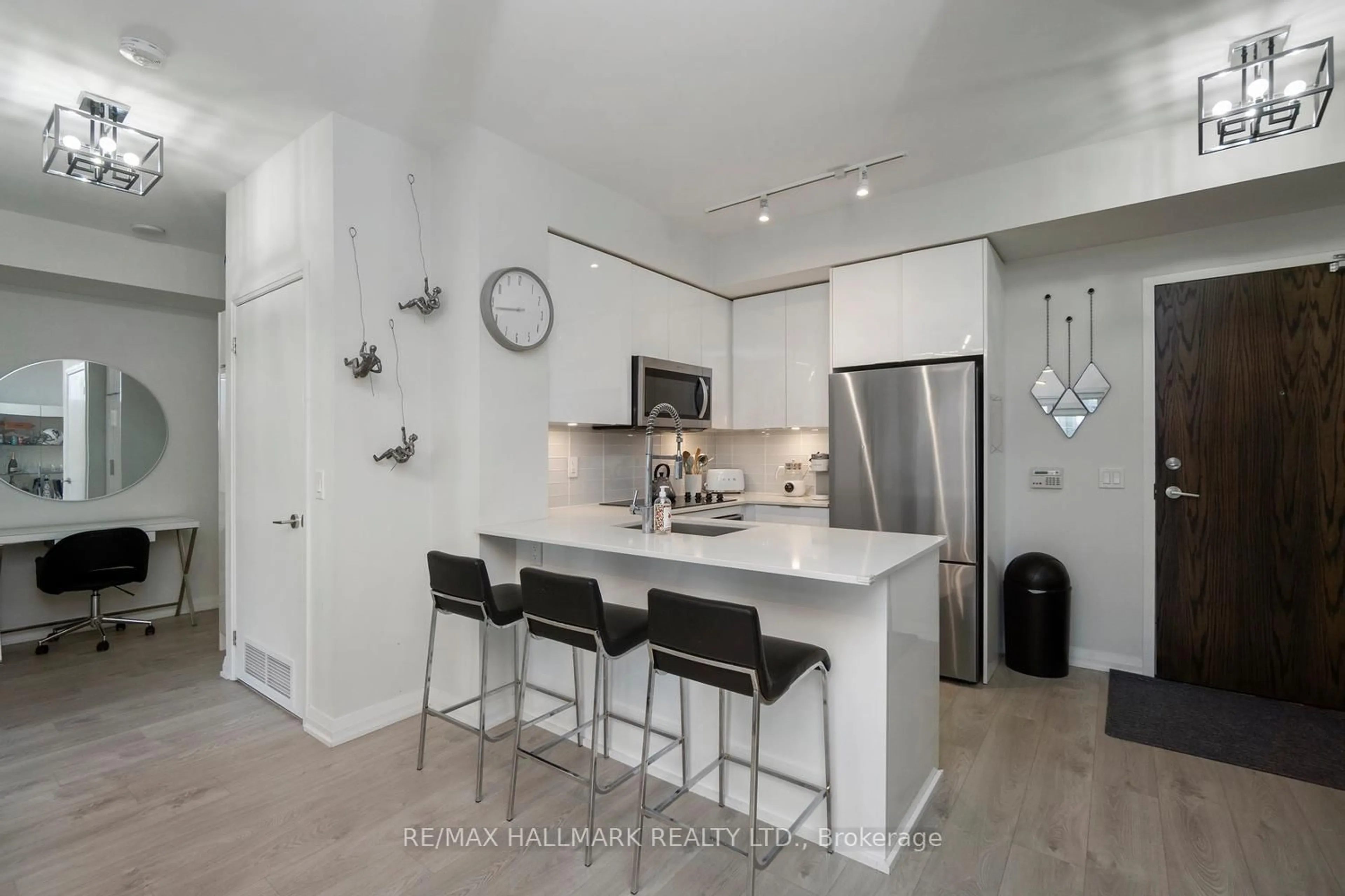 Open concept kitchen, ceramic/tile floor for 99 Eagle Rock Way #729, Vaughan Ontario L6A 5A7