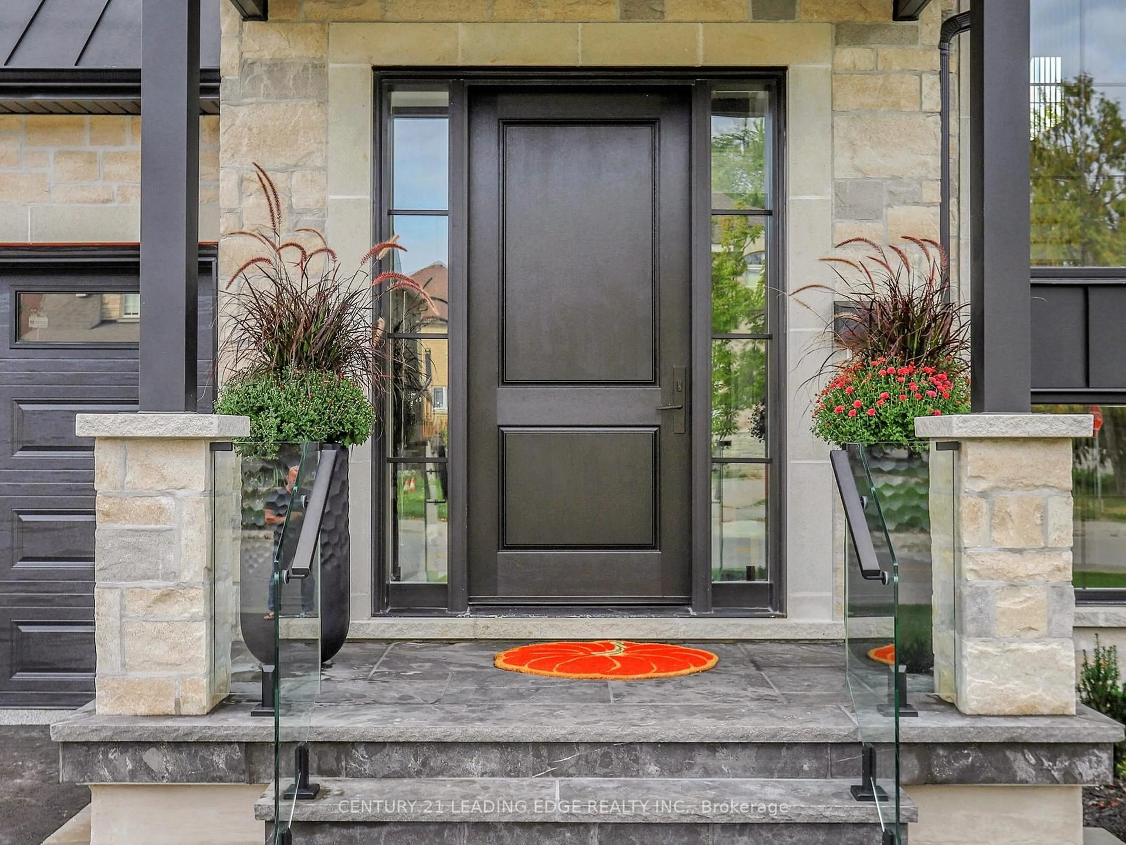 Indoor entryway for 31 Naughton Dr, Richmond Hill Ontario L4C 4M6