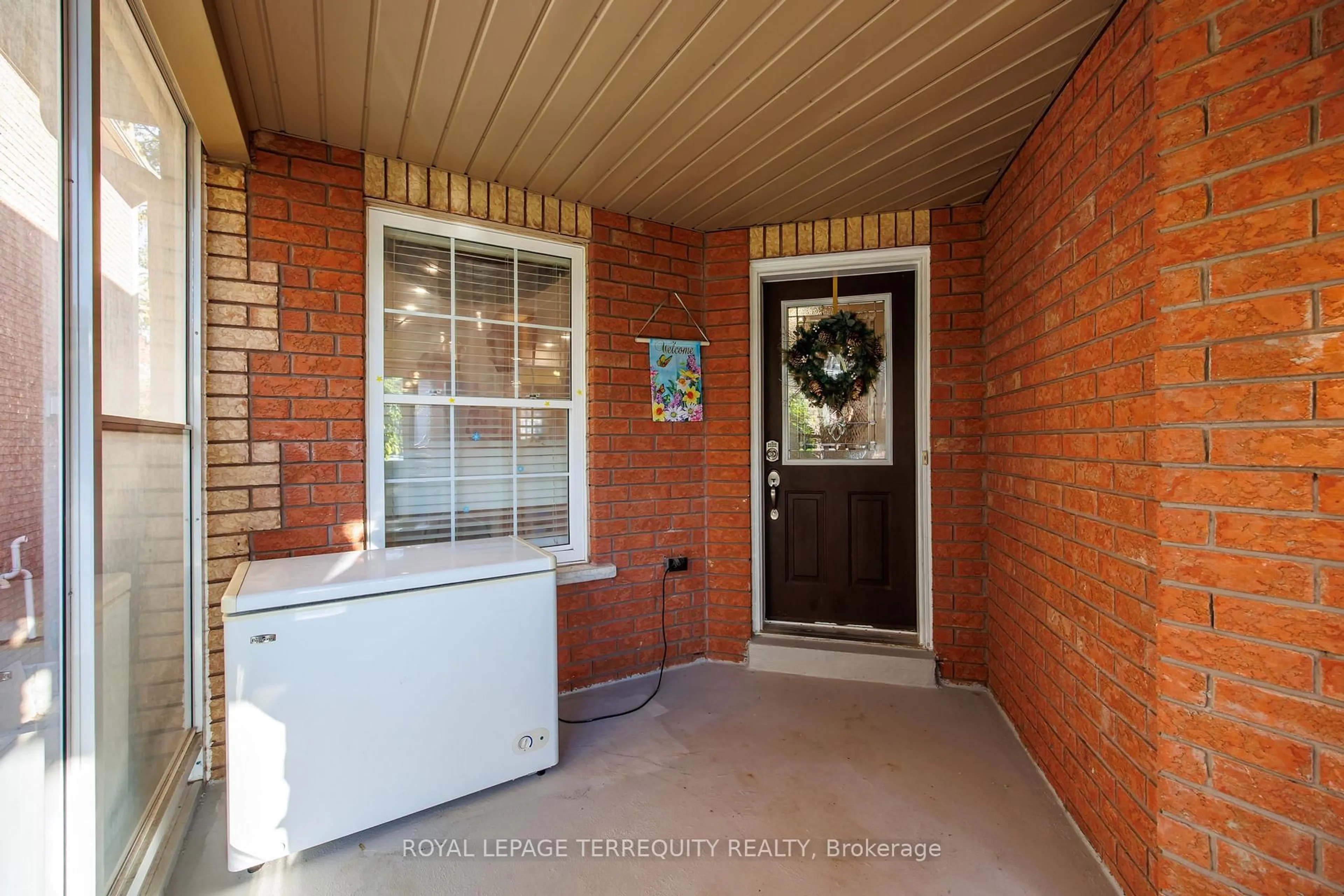 Indoor entryway for 111 English Oak Dr, Richmond Hill Ontario L4E 3X4