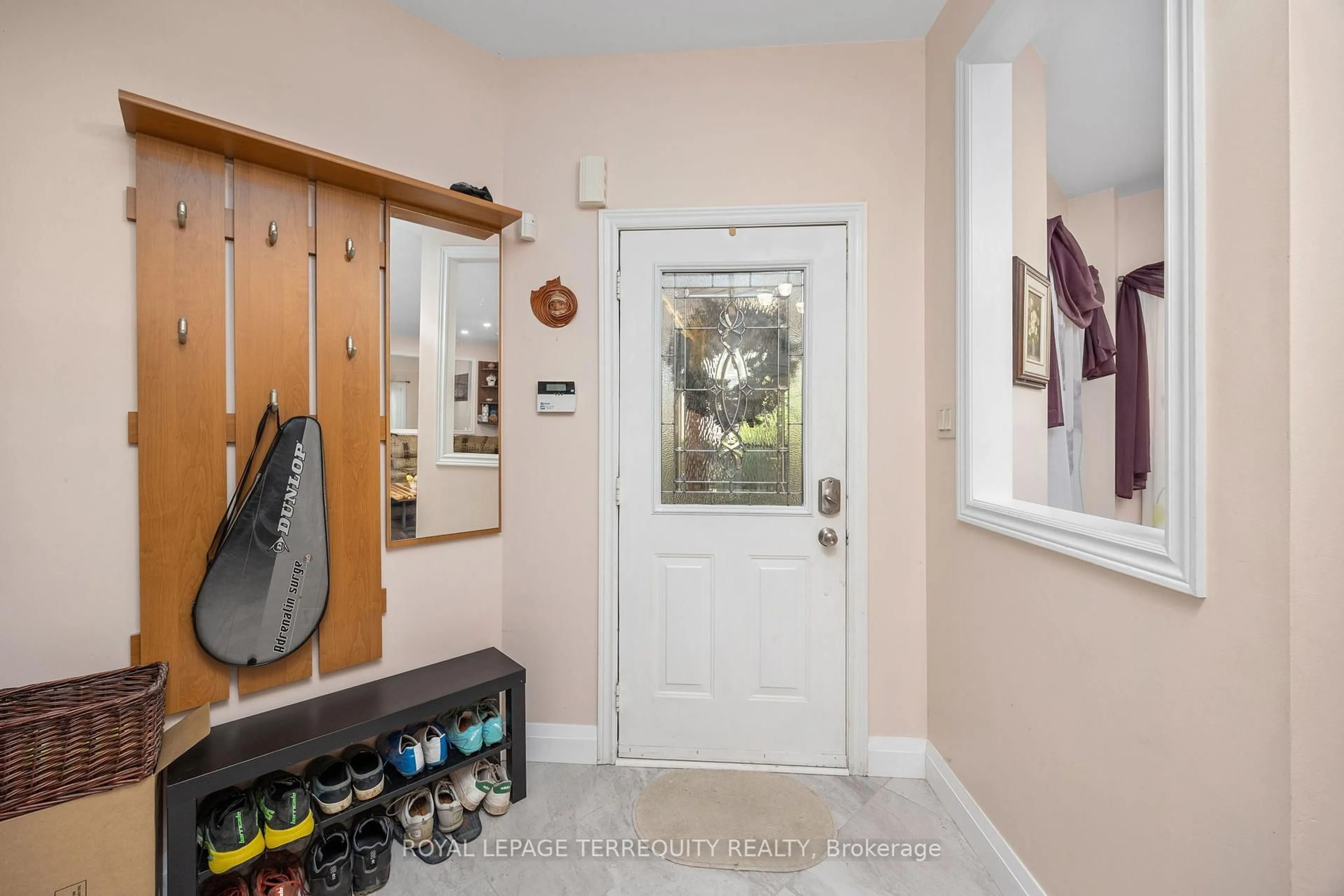 Indoor entryway for 111 English Oak Dr, Richmond Hill Ontario L4E 3X4