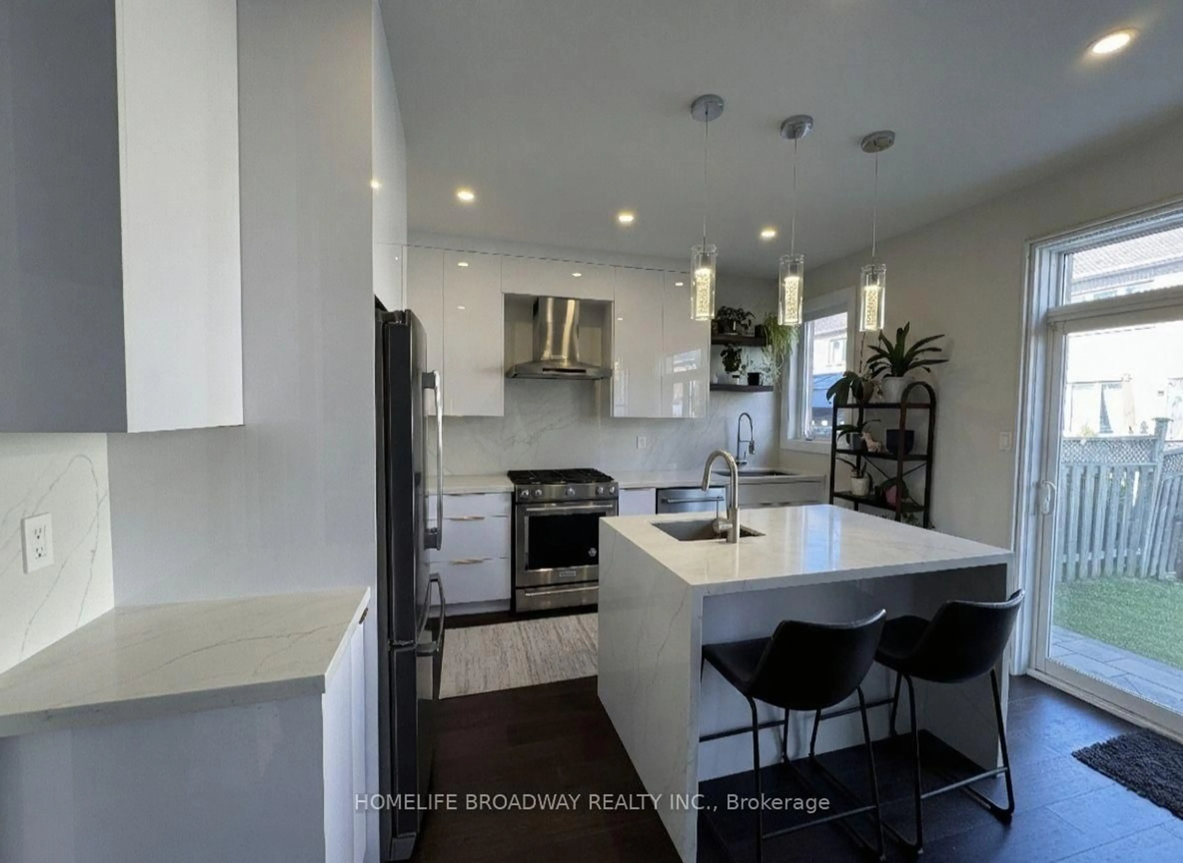 Open concept kitchen, ceramic/tile floor for 34 Saintsbury Rd, Markham Ontario L6C 2J1
