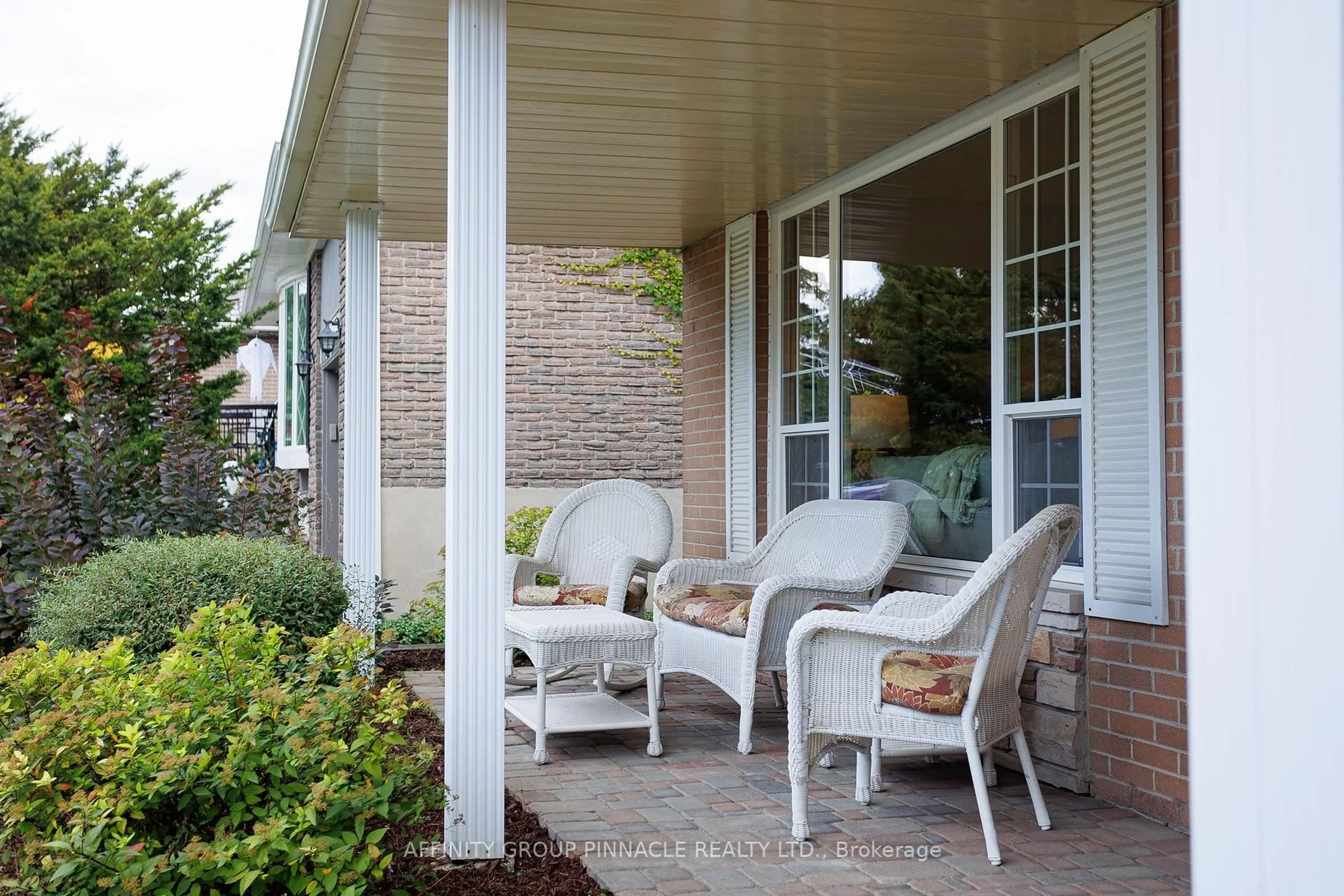 Patio, street for 504 Elm Rd, Whitchurch-Stouffville Ontario L4A 2S1