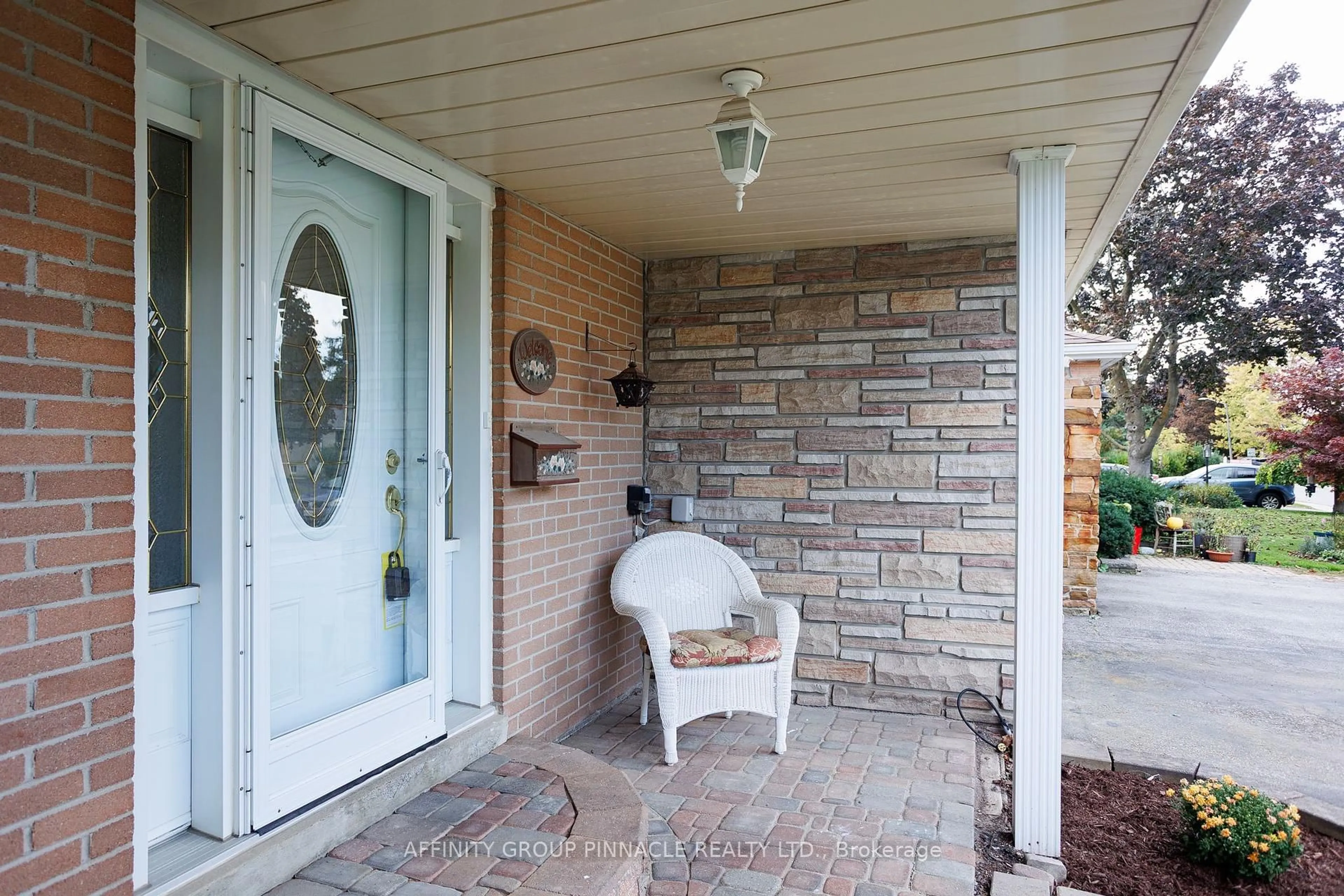 Indoor entryway for 504 Elm Rd, Whitchurch-Stouffville Ontario L4A 2S1
