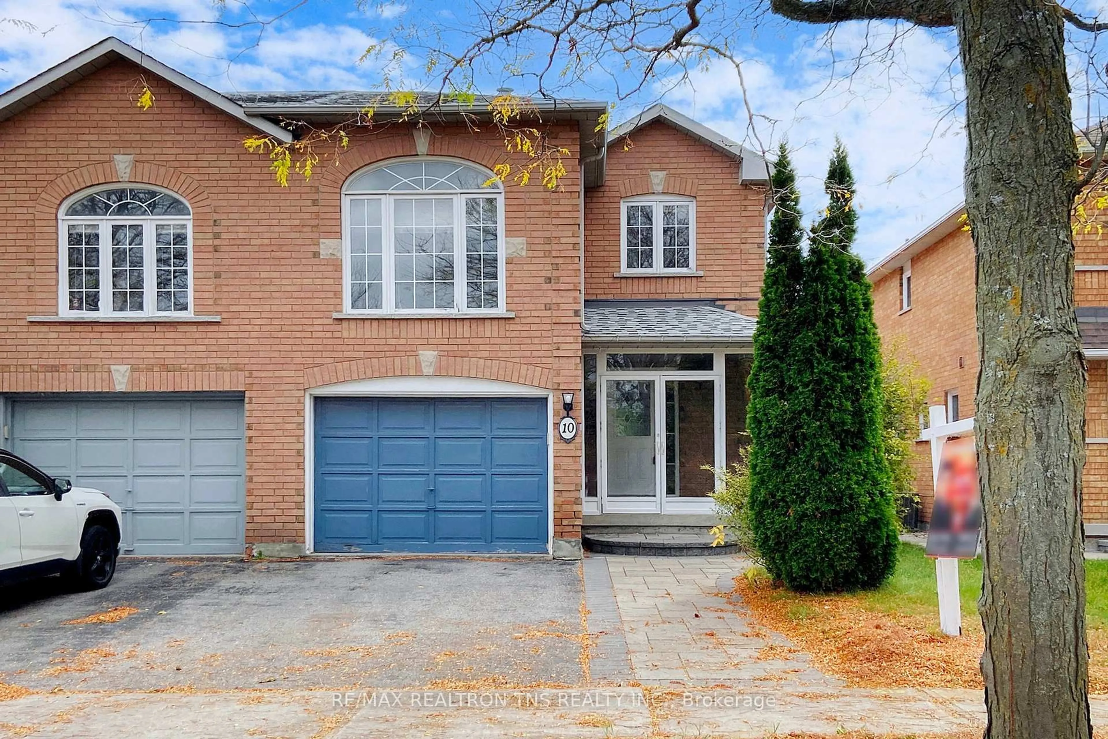 Home with brick exterior material, street for 10 Breezeway Cres, Richmond Hill Ontario L4S 1V7