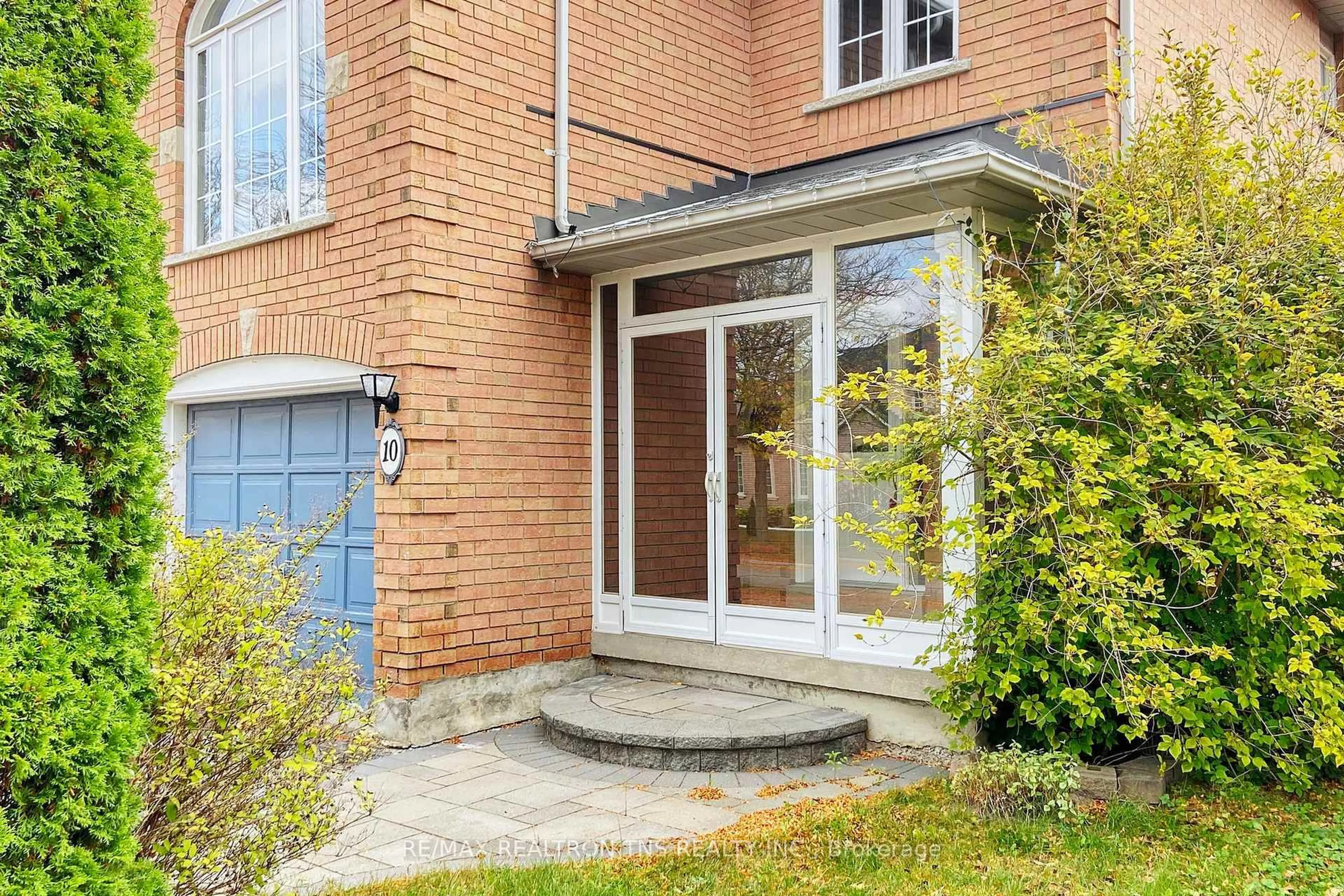 Home with brick exterior material, street for 10 Breezeway Cres, Richmond Hill Ontario L4S 1V7