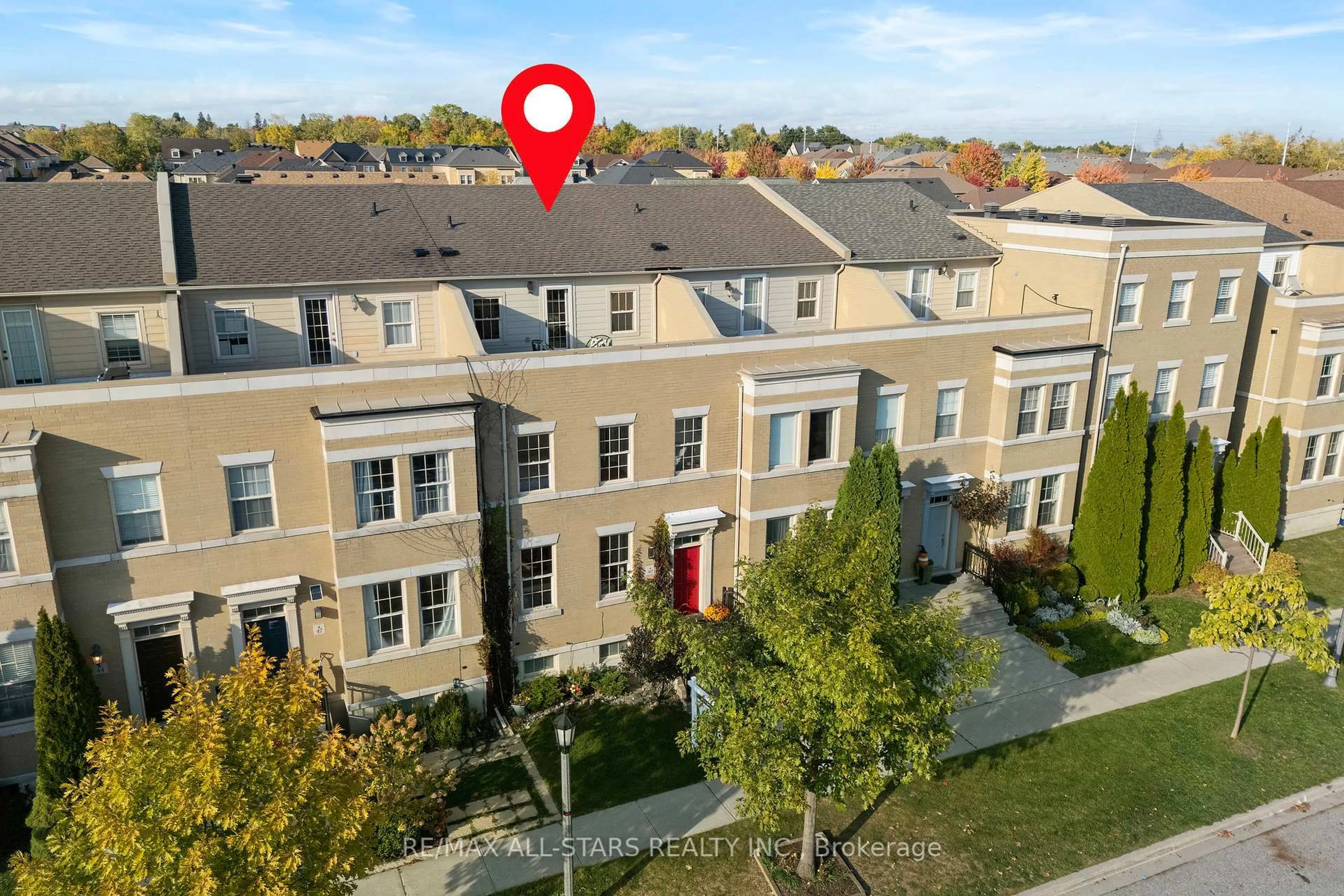 A pic from outside/outdoor area/front of a property/back of a property/a pic from drone, street for 40 Betty Roman Blvd, Markham Ontario L6C 0A5