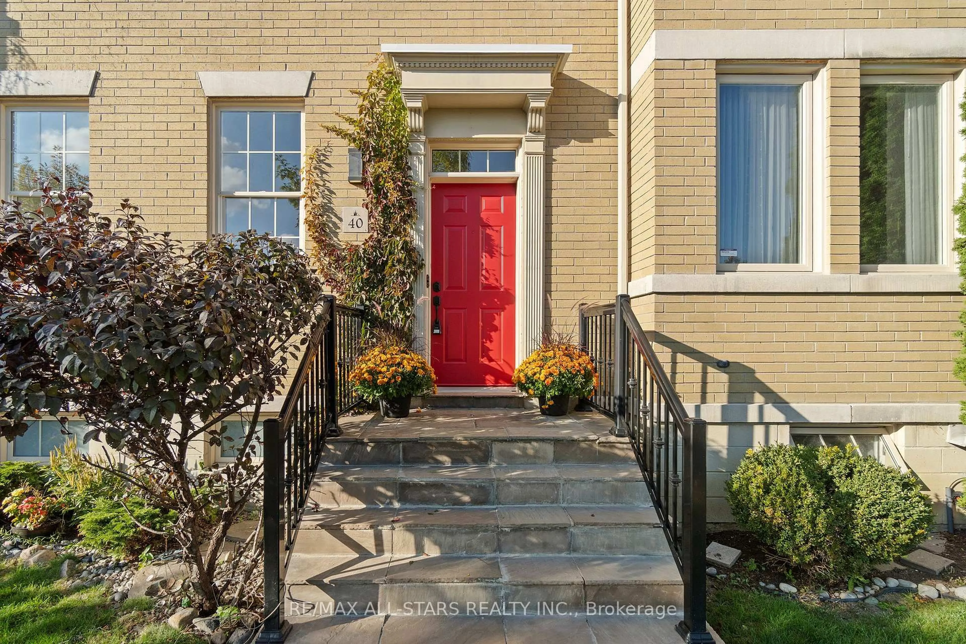Indoor entryway for 40 Betty Roman Blvd, Markham Ontario L6C 0A5