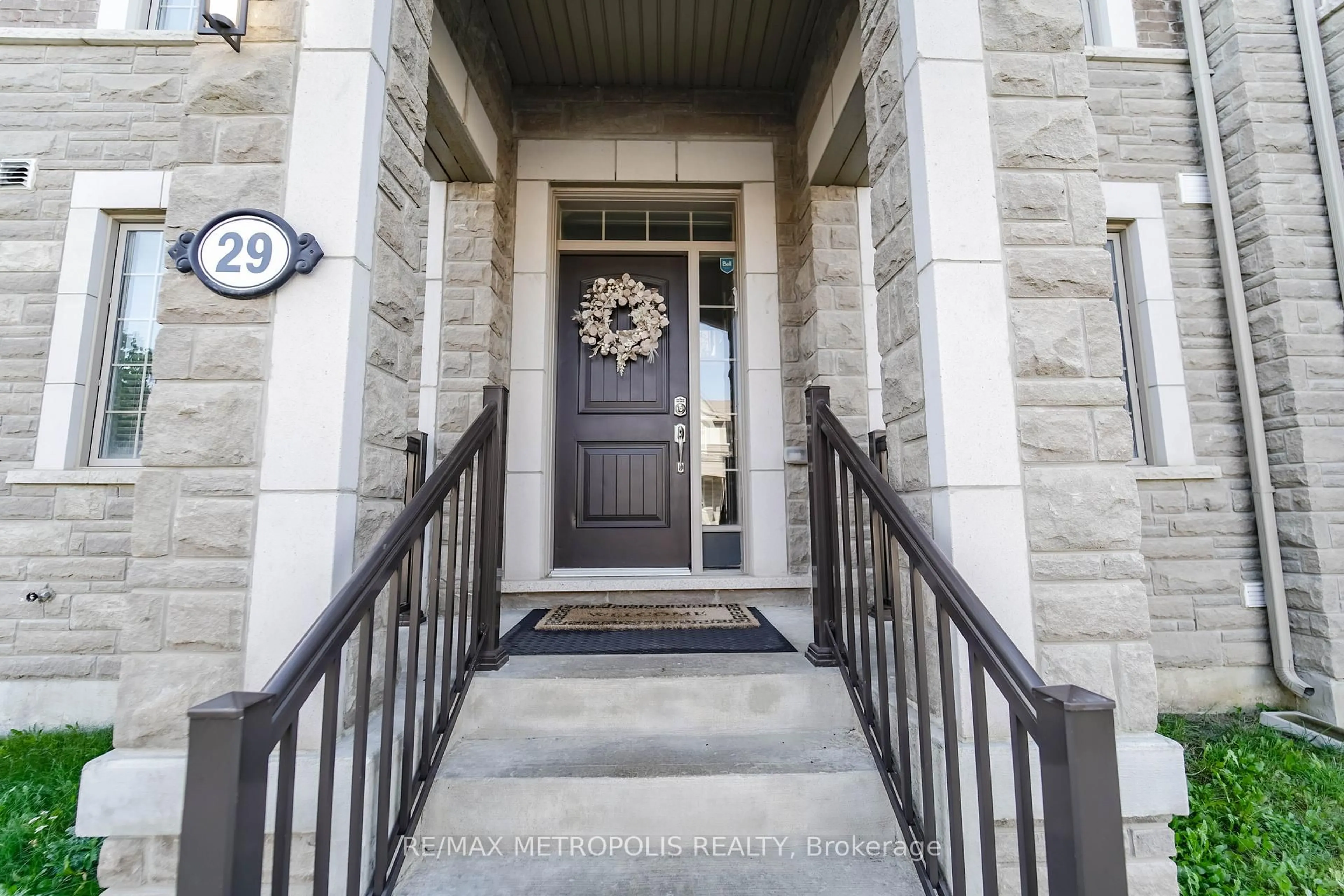Indoor entryway for 29 Casely Dr, Richmond Hill Ontario L4S 0K3