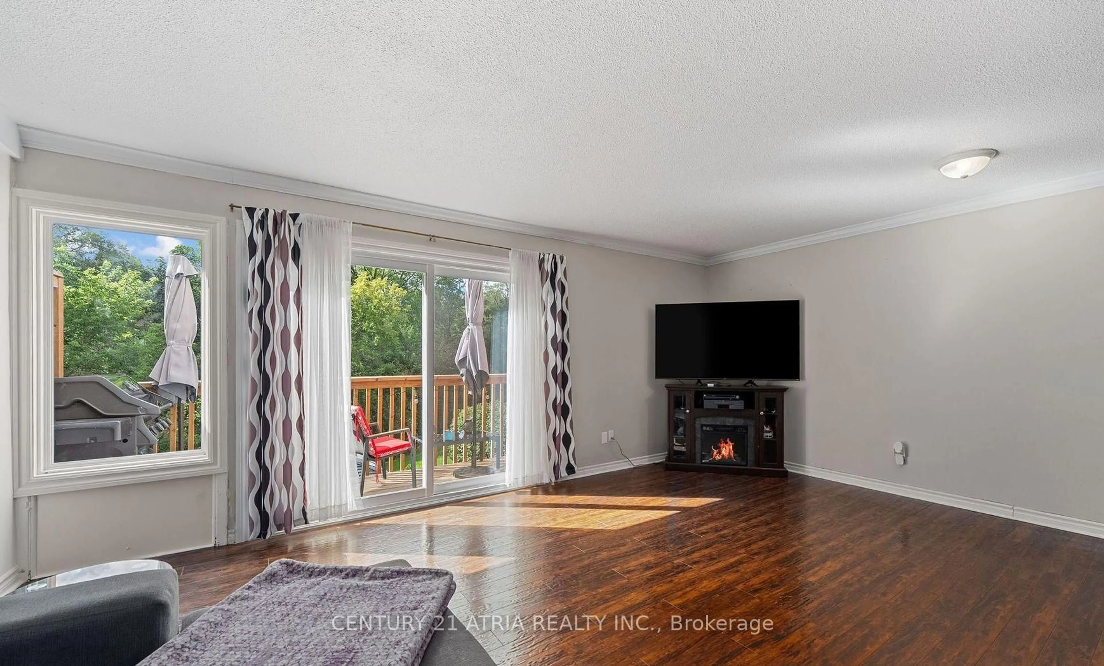 Living room with furniture, wood/laminate floor for 299 Milestone Cres, Aurora Ontario L4G 3M2