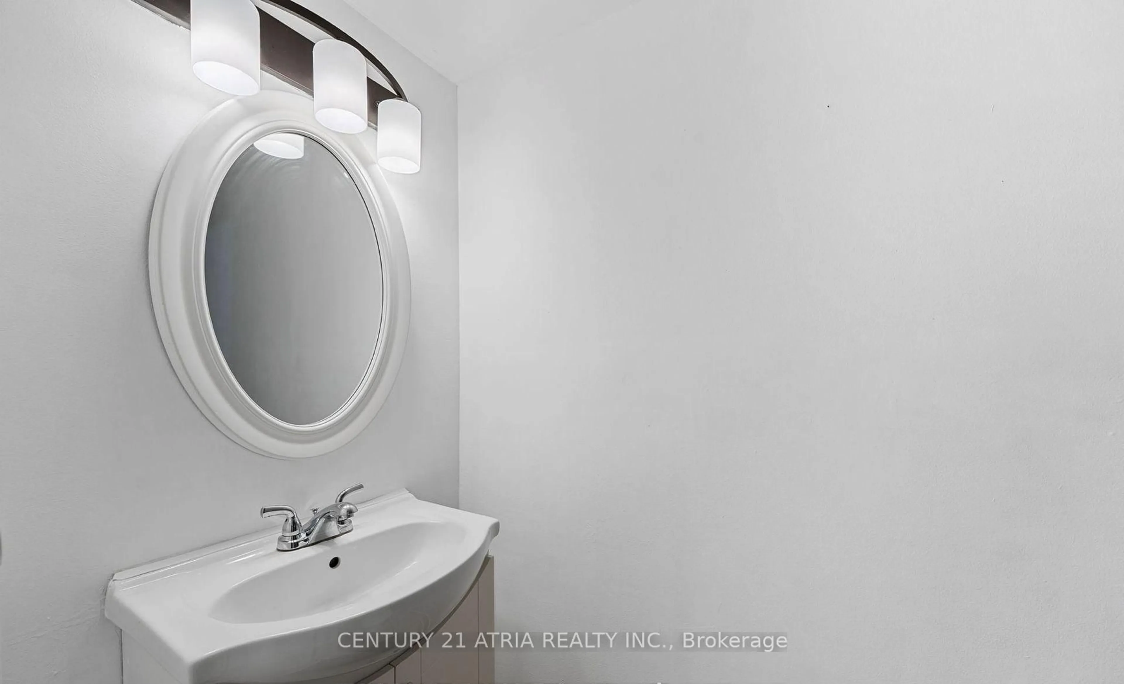 Standard bathroom, ceramic/tile floor for 299 Milestone Cres, Aurora Ontario L4G 3M2