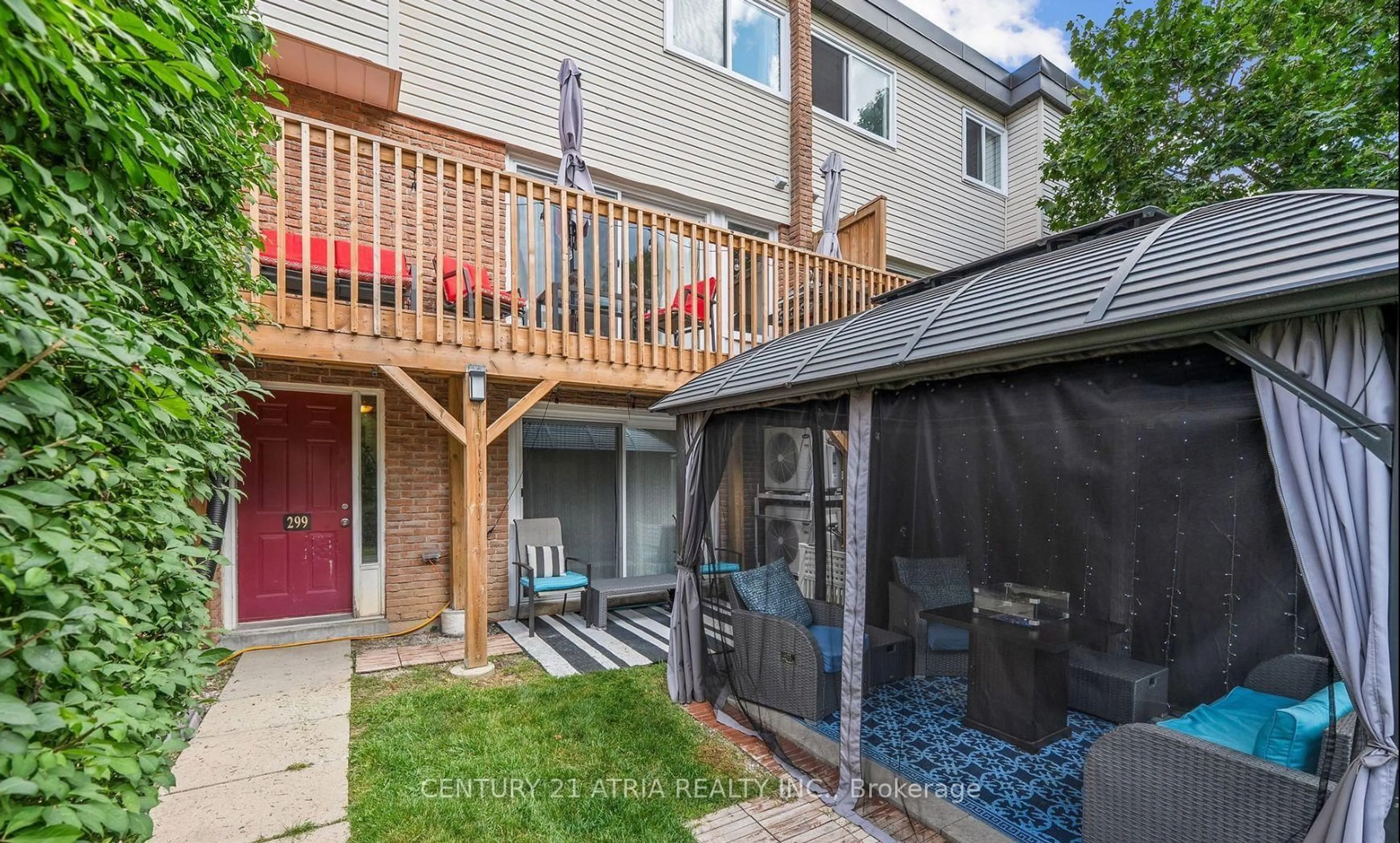 Patio, street for 299 Milestone Cres, Aurora Ontario L4G 3M2