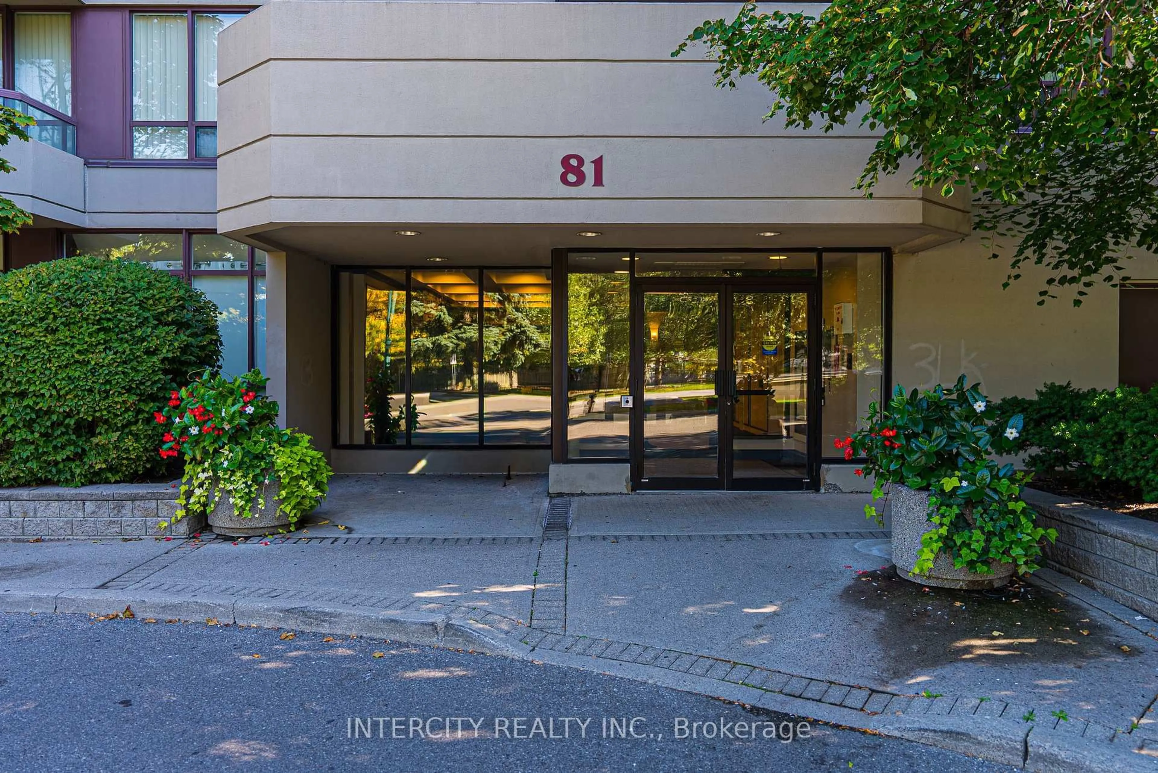 Indoor foyer for 81 Townsgate Dr #Ph208, Vaughan Ontario L4J 8E6