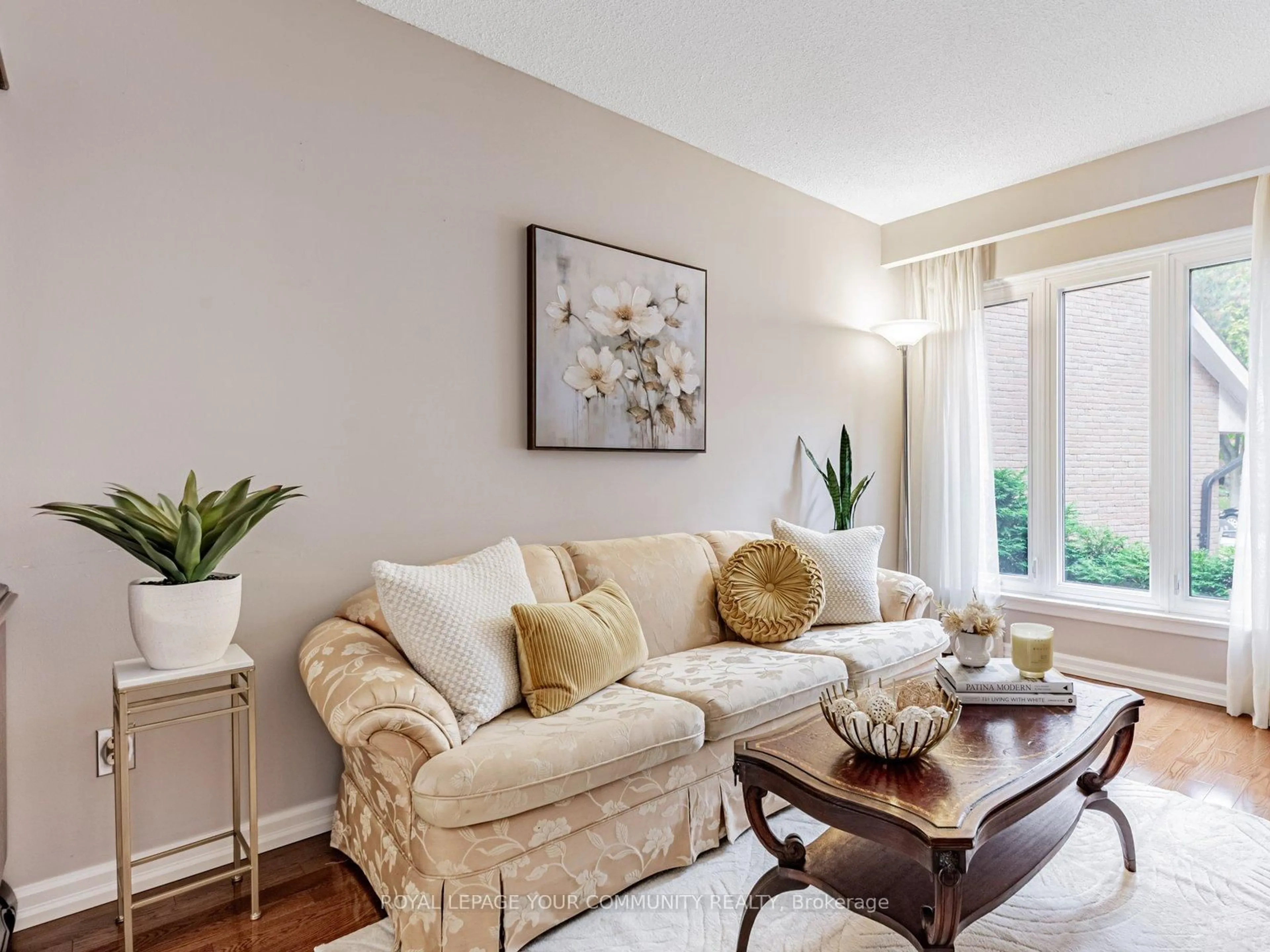 Living room with furniture, wood/laminate floor for 46 Peter Andrew Cres, Vaughan Ontario L4J 2V5