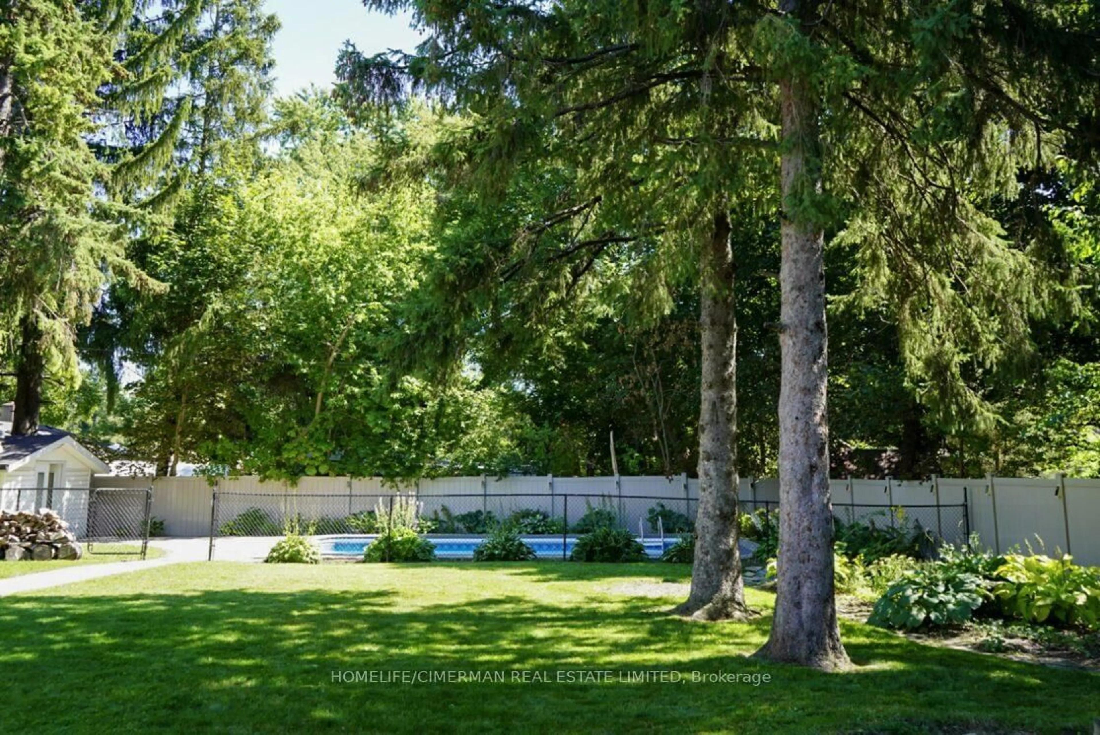 Patio, forest/trees view for 165 James St, King Ontario L7B 1J6