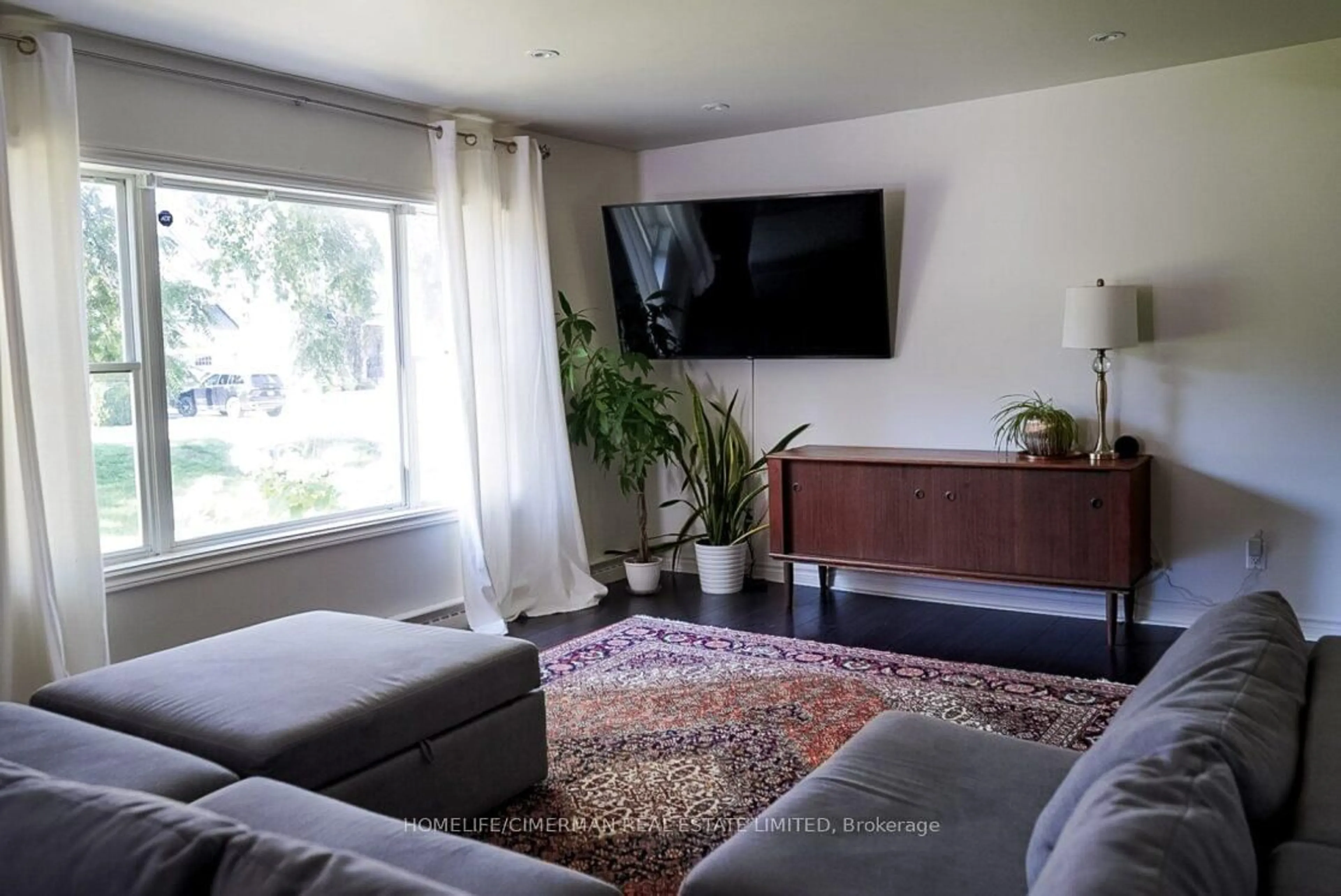 Living room with furniture, unknown for 165 James St, King Ontario L7B 1J6