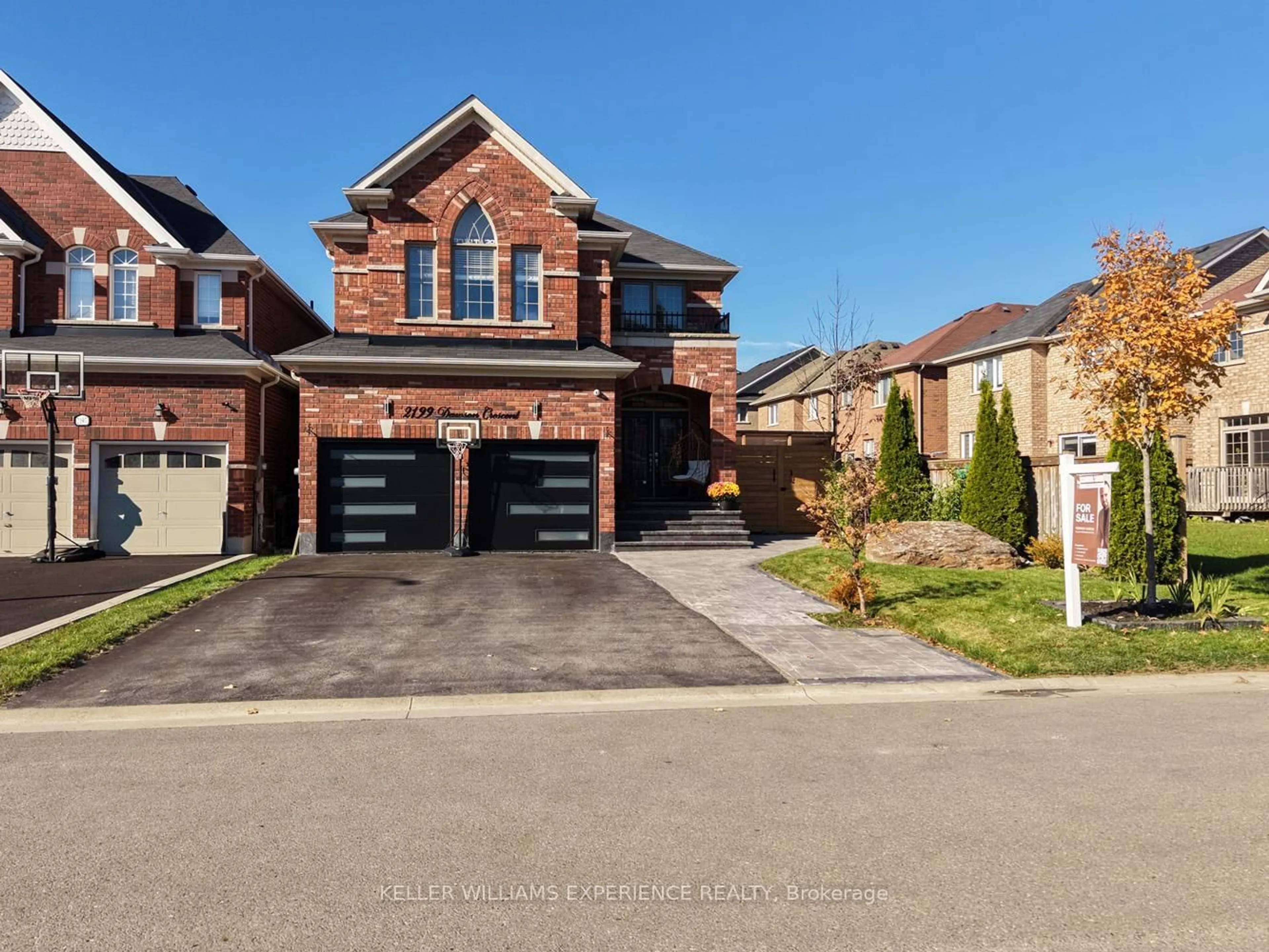 Home with brick exterior material, street for 2199 Dawson Cres, Innisfil Ontario L9S 0G9