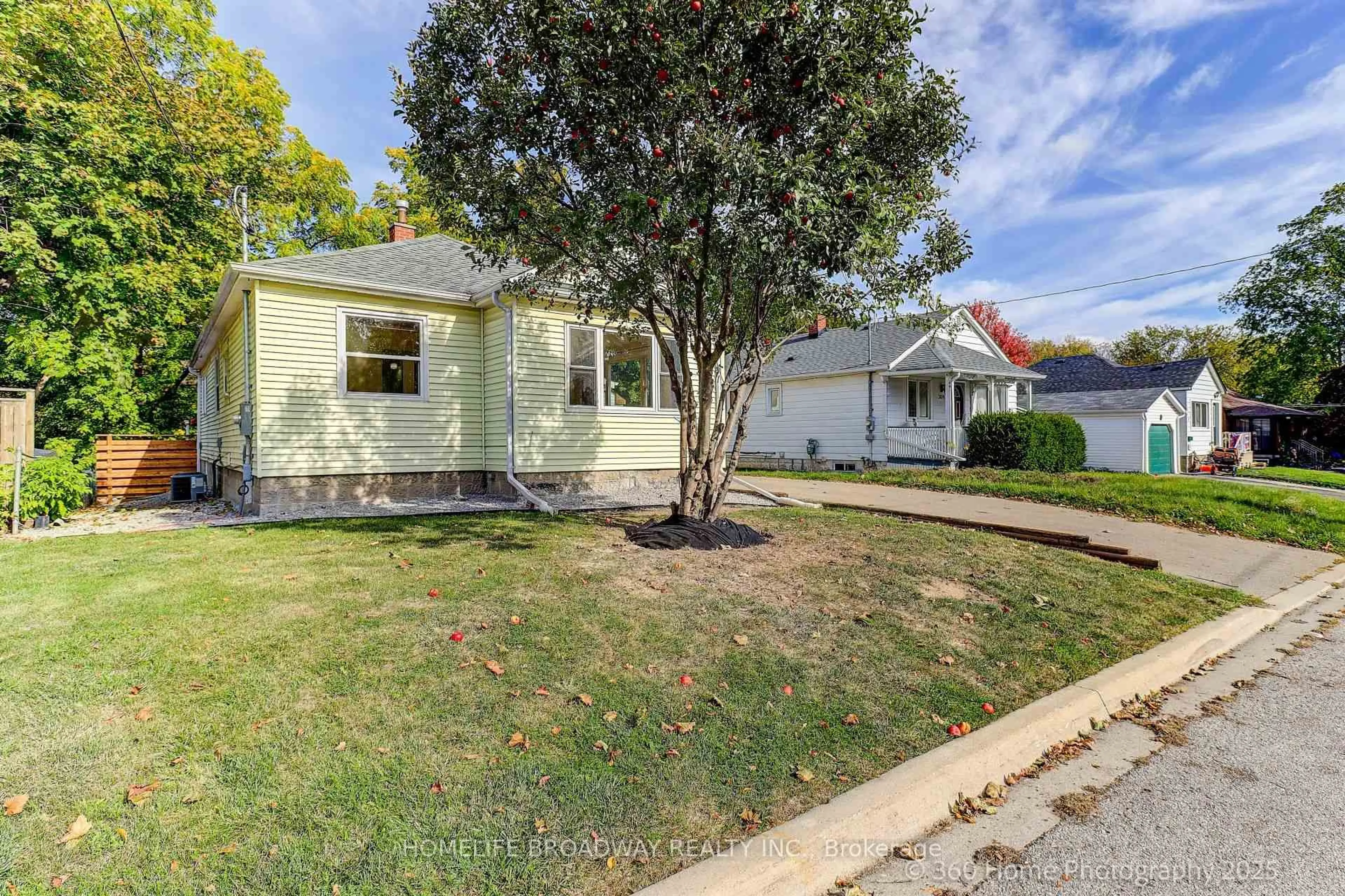 Unknown for 305 Andrew St, Newmarket Ontario L3Y 1H1