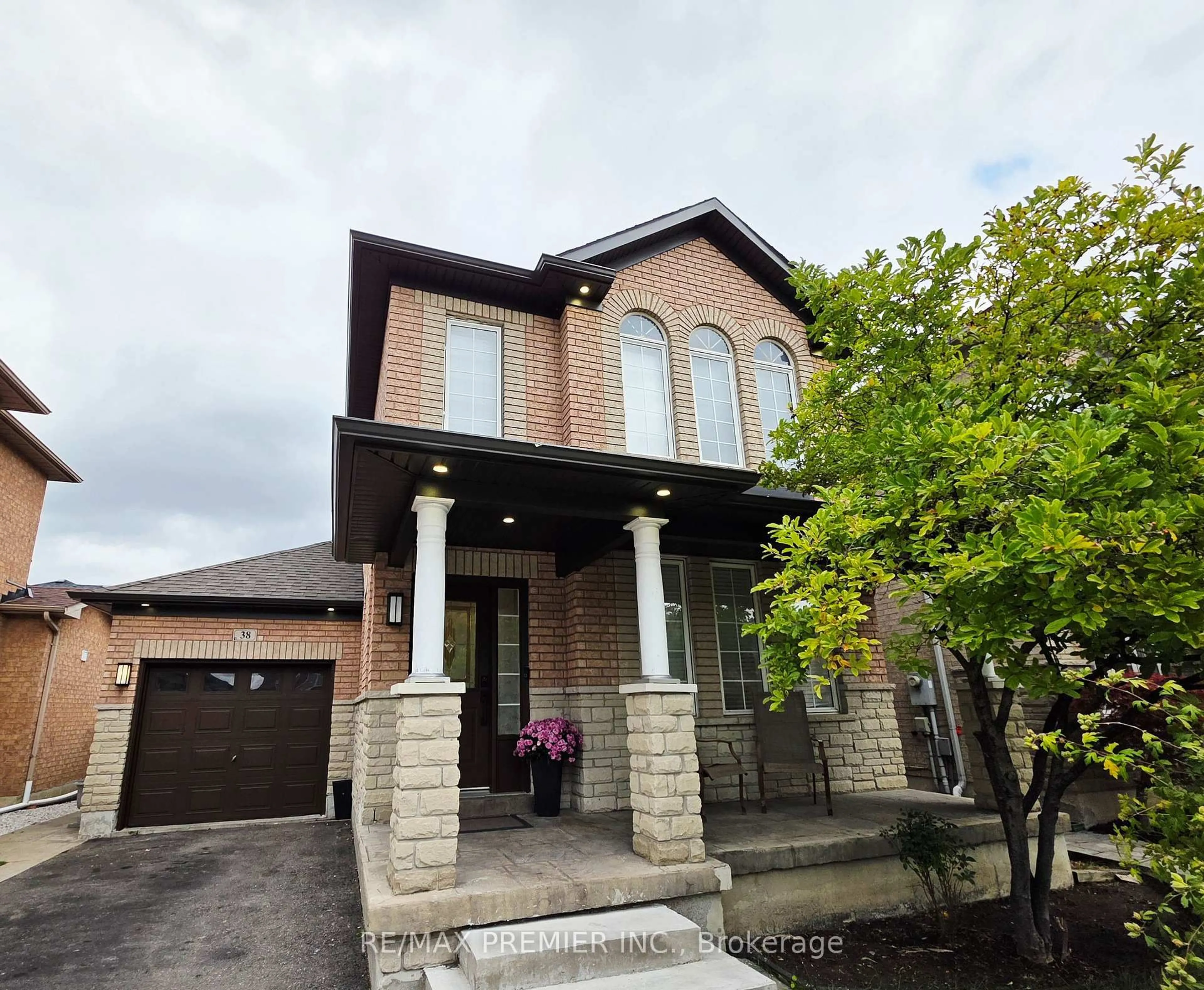 Home with brick exterior material, street for 38 Osprey Dr, Vaughan Ontario L4H 2G7